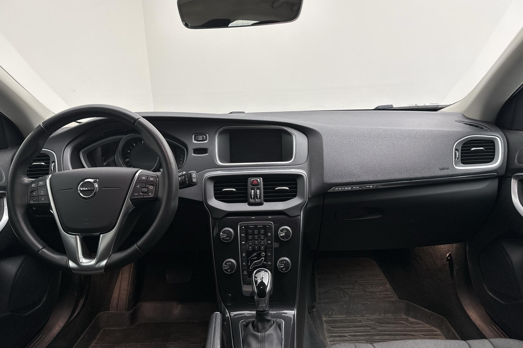Volvo V40 Cross Country T3 (152hk) - 107 410 km - Automaatne - hõbe - 2018