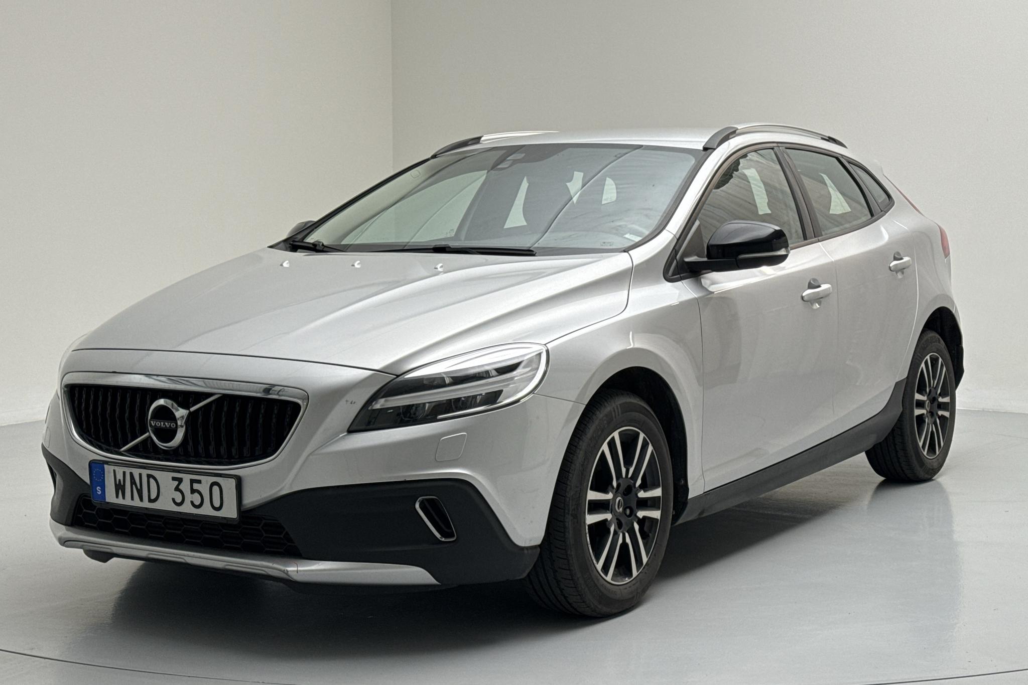 Volvo V40 Cross Country T3 (152hk) - 10 741 mil - Automat - silver - 2018