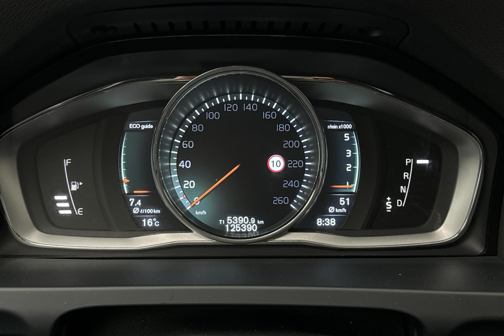 Volvo V60 D4 Cross Country AWD (190hk) - 12 539 mil - Automat - svart - 2016