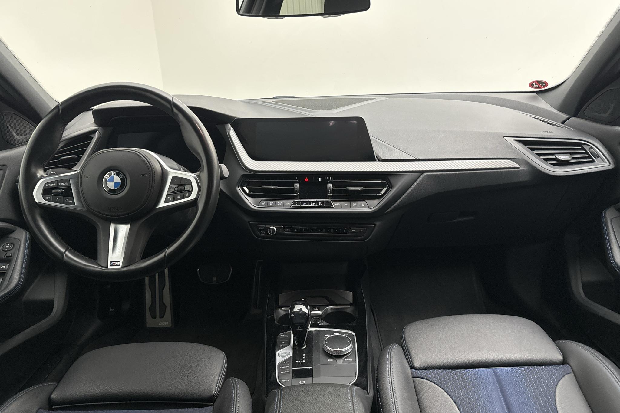 BMW 118i 5dr, F40 (140hk) - 66 320 km - Automaattinen - musta - 2020