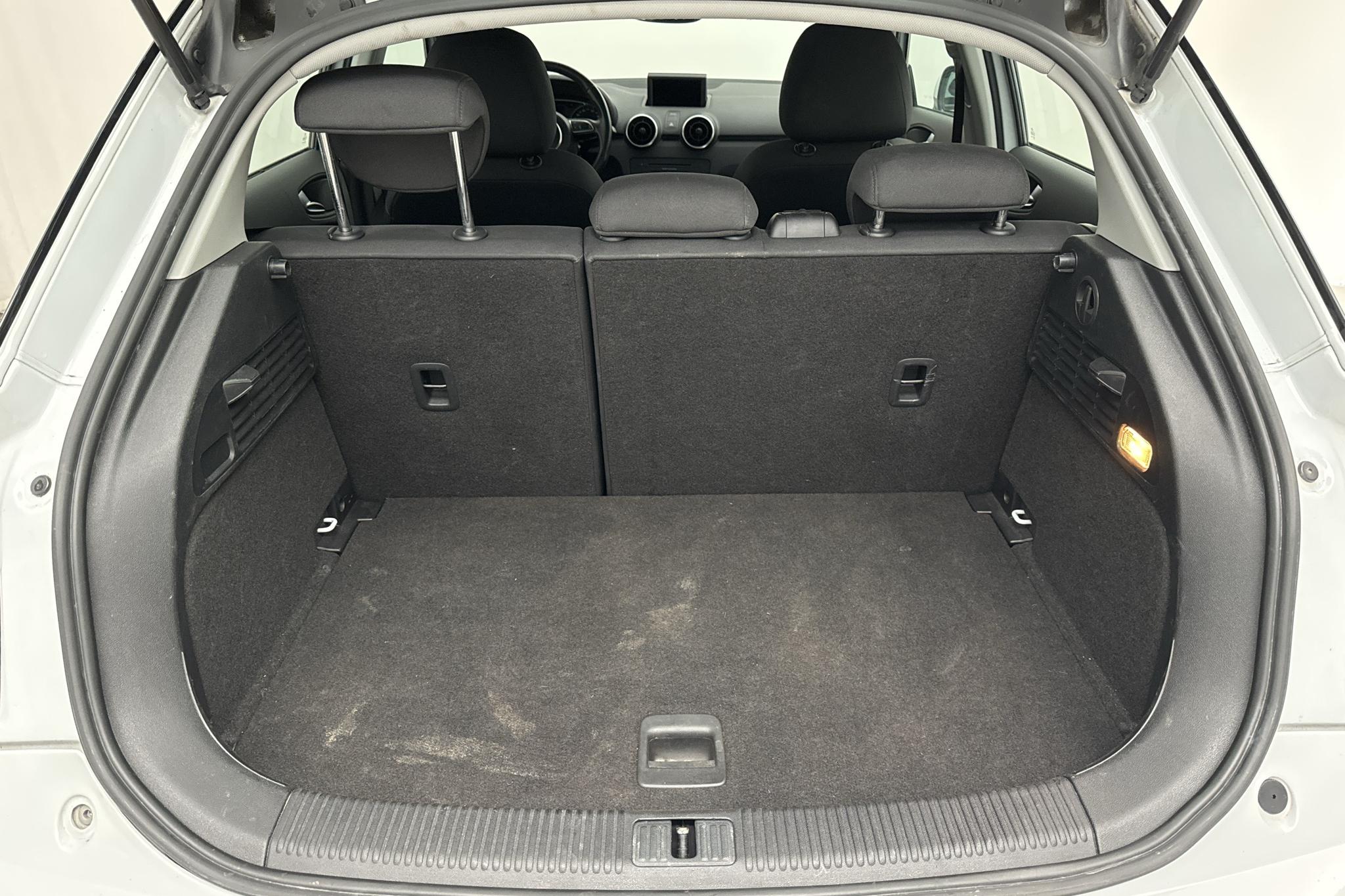 Audi A1 1.2 TFSI Sportback (86hk) - 9 948 mil - Manuell - vit - 2014