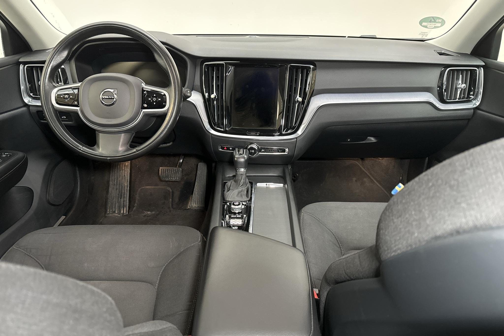 Volvo V60 D4 Cross Country AWD (190hk) - 16 685 mil - Automat - svart - 2021