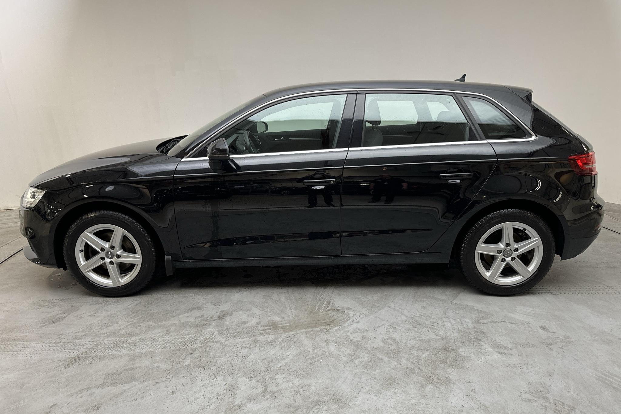 Audi A3 Sportback 30 TFSI (116hk) - 5 855 mil - Automat - svart - 2019