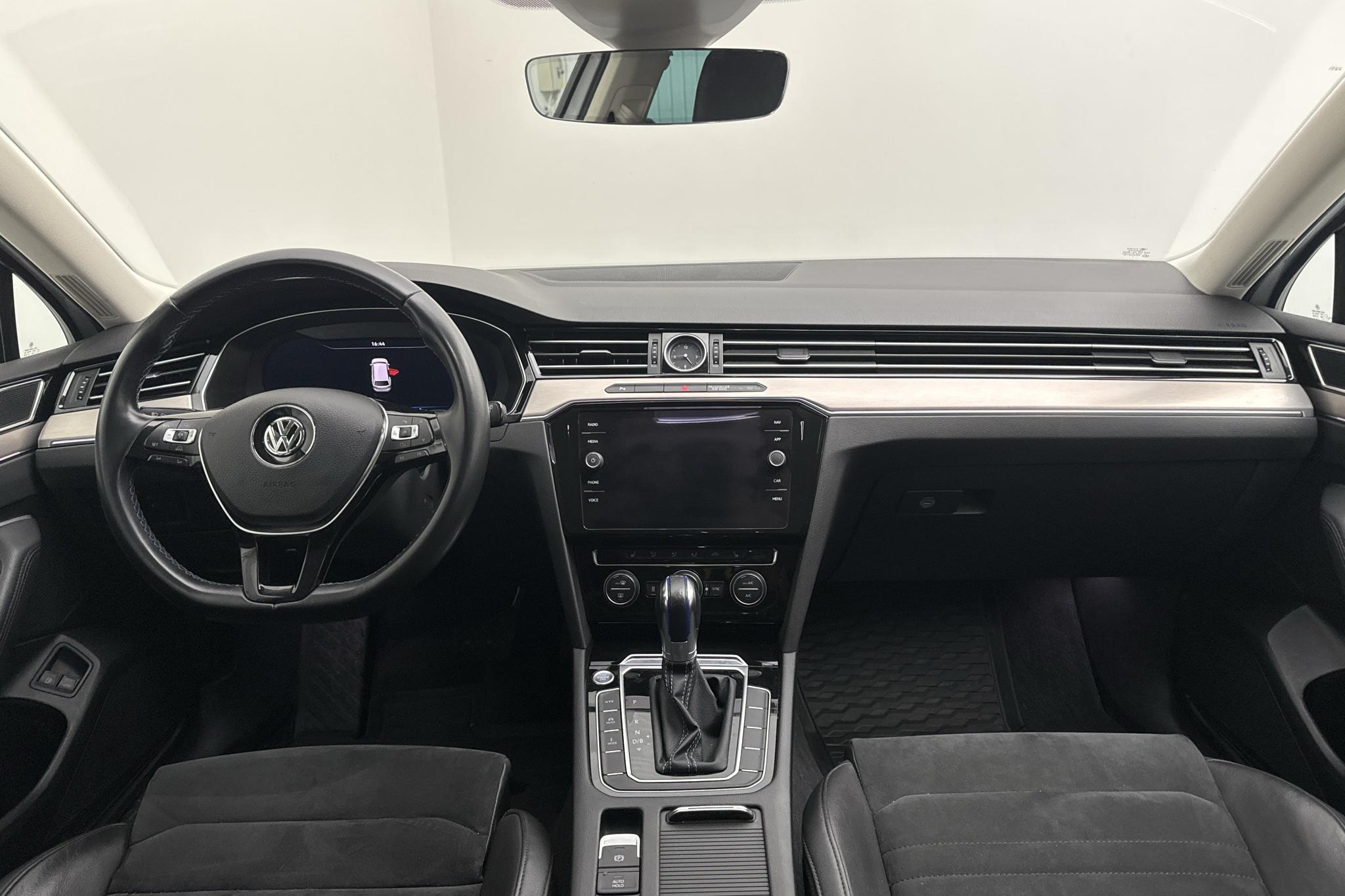 VW Passat 1.4 Plug-in-Hybrid Sportscombi (218hk) - 154 670 km - Automaattinen - valkoinen - 2018