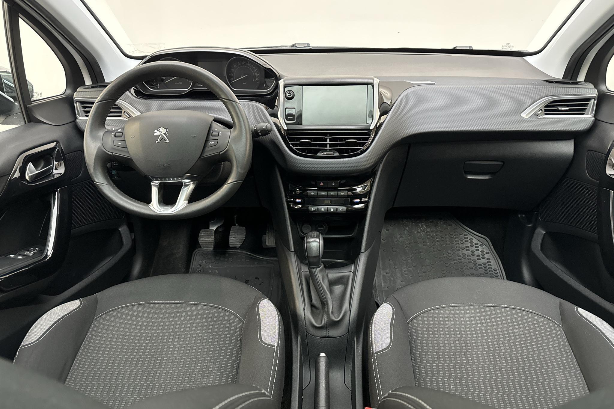 Peugeot 208 PureTech 5dr (82hk) - 5 467 mil - Manuell - 2016