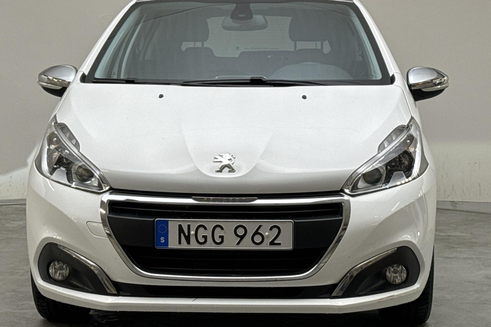 Peugeot 208 PureTech 5dr (82hk) - 5 467 mil - Manuell - 2016