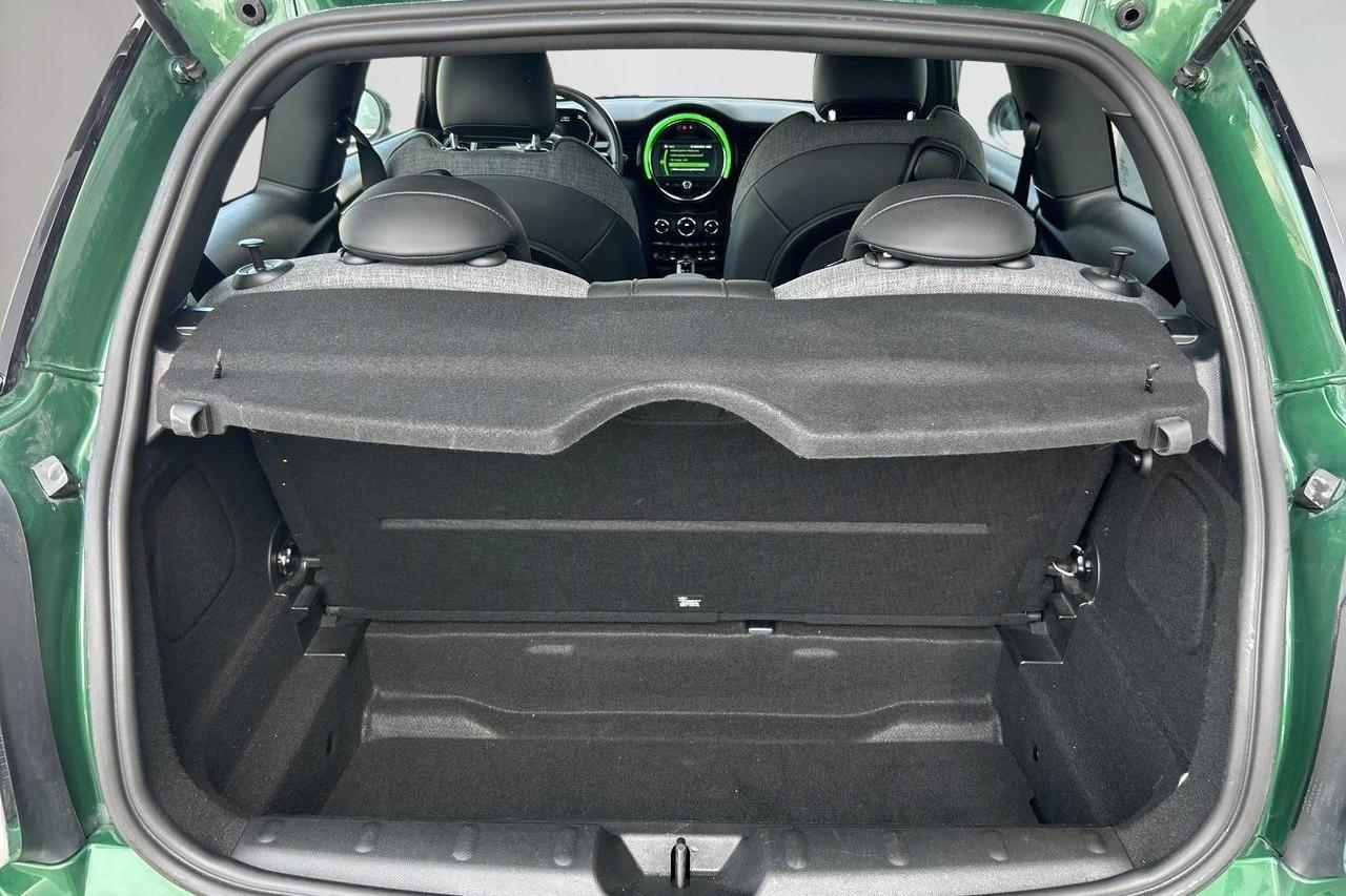 MINI Cooper SE, F56 (184hk) - 28 500 km - Automaatne - roheline - 2021