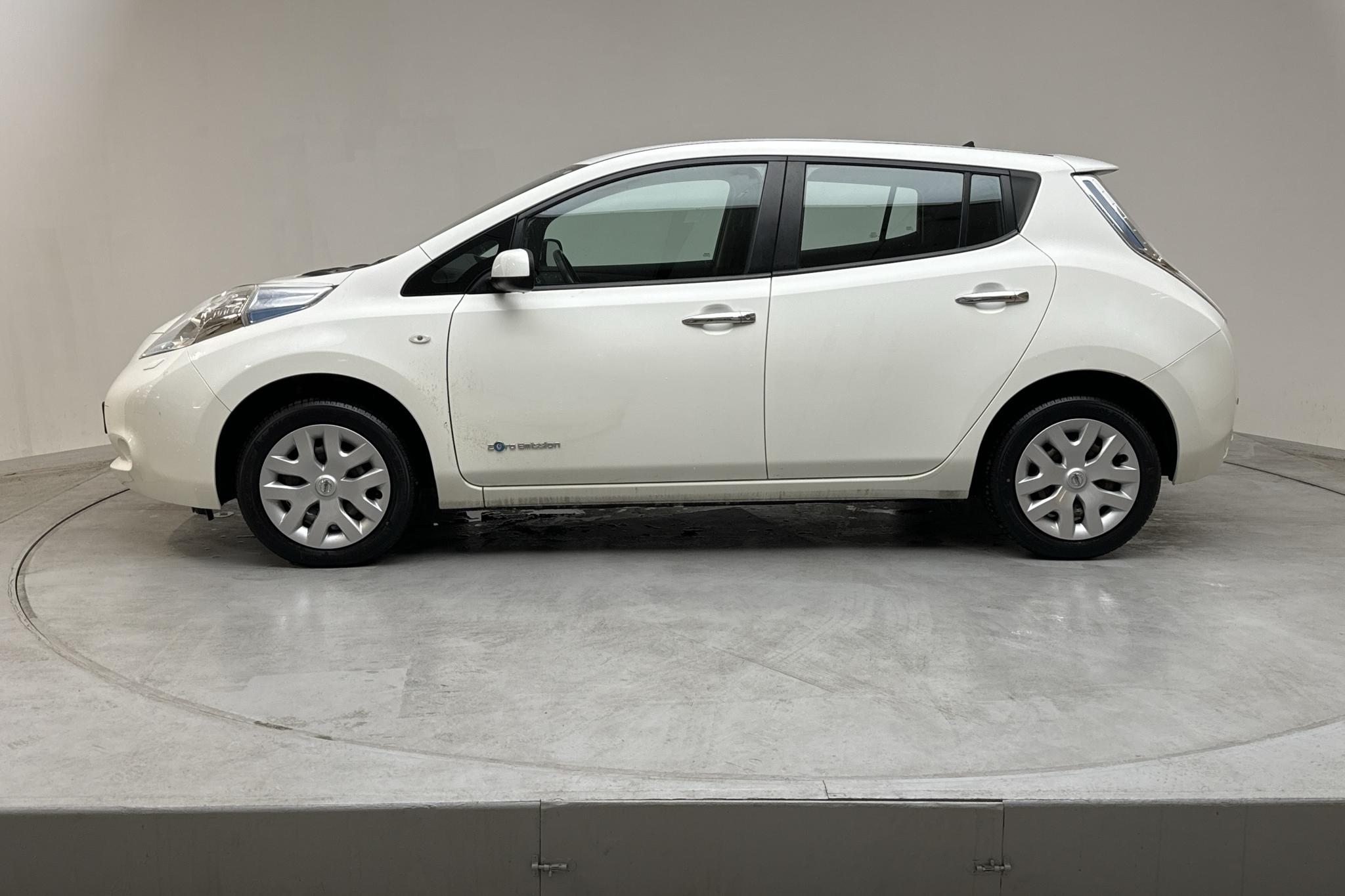 Nissan LEAF 5dr (109hk) - 33 890 km - Automatyczna - biały - 2016