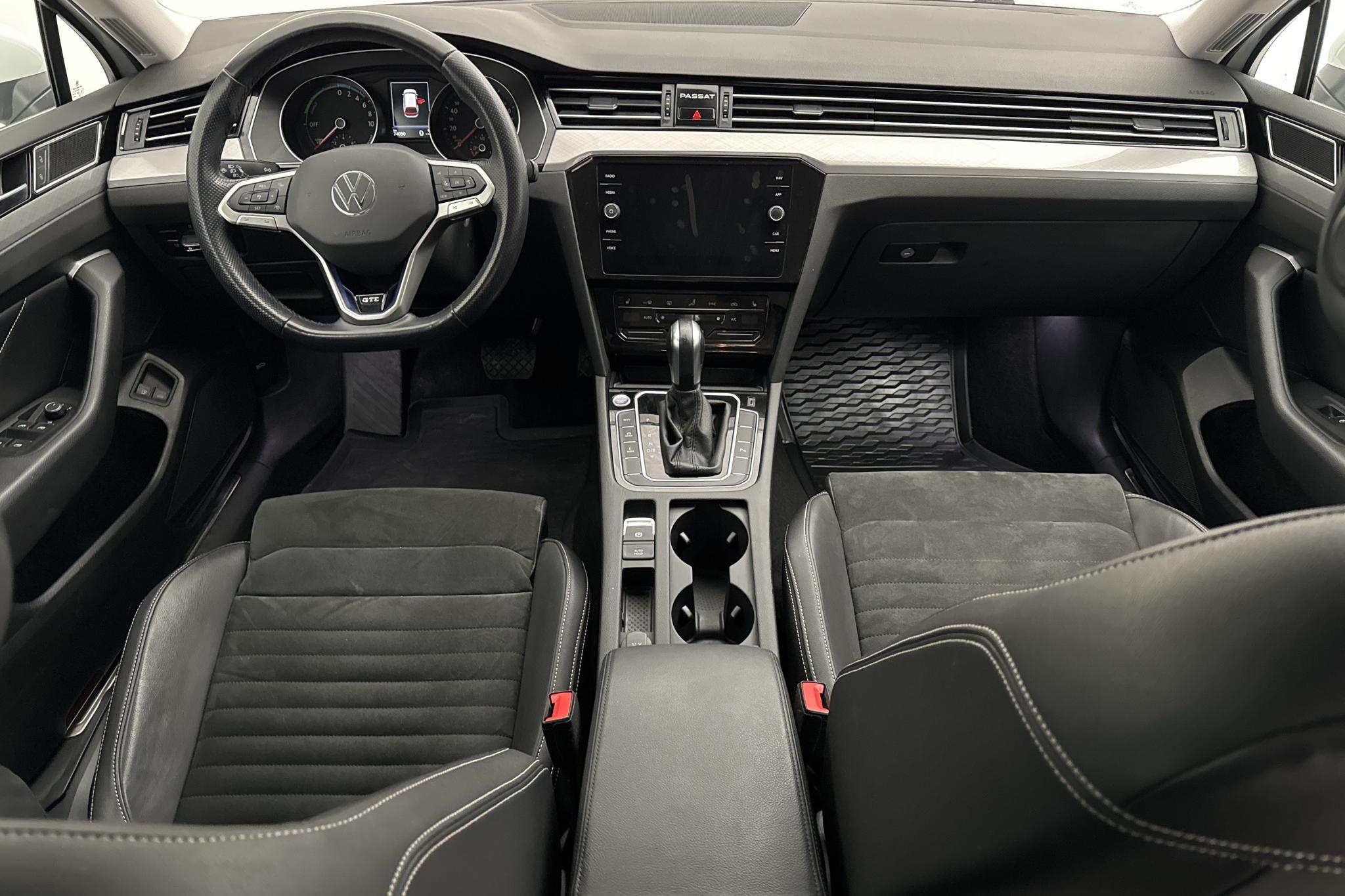 VW Passat 1.4 GTE Sportscombi (218hk) - 74 030 km - Automatyczna - biały - 2021