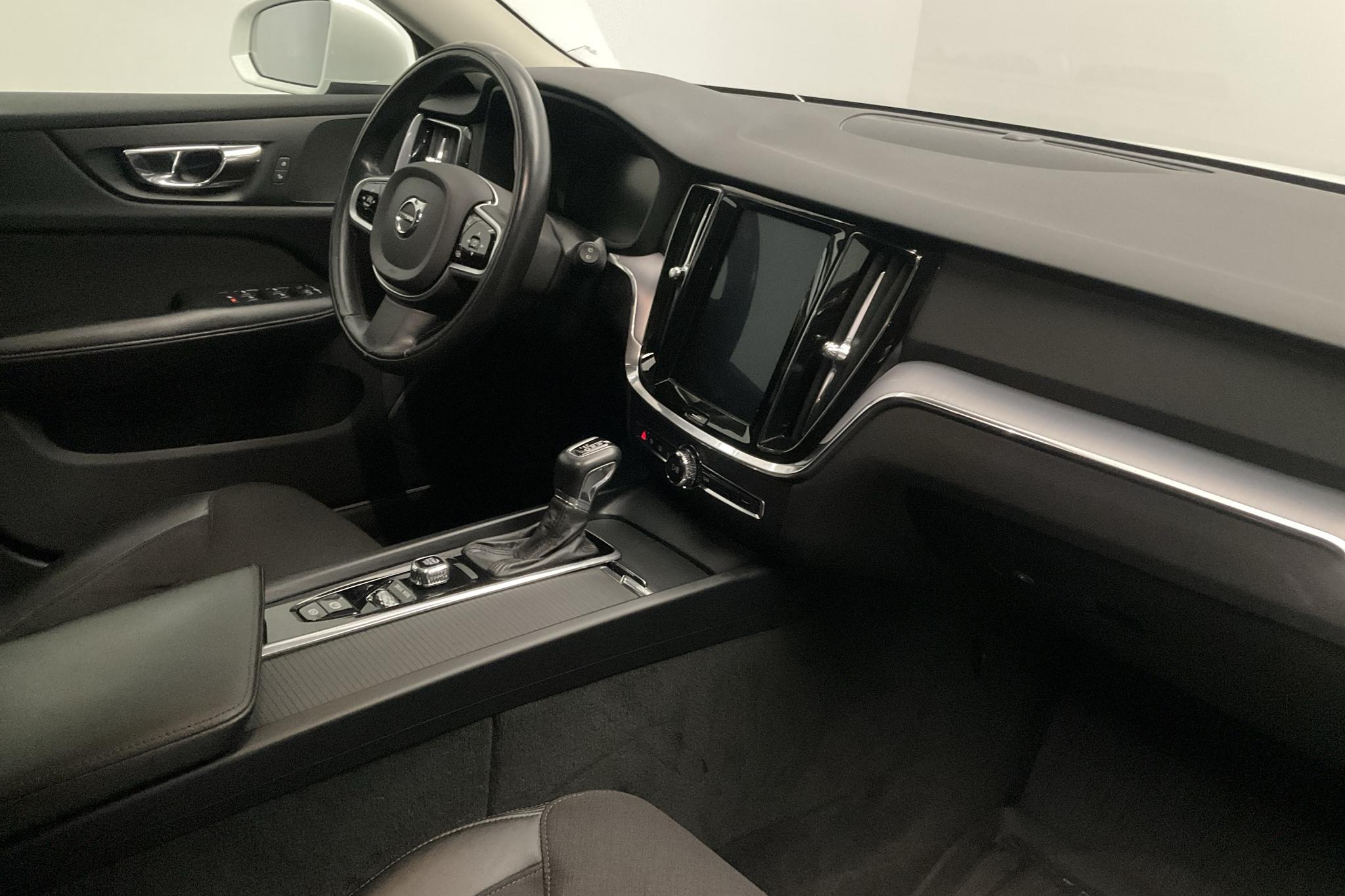 Volvo V60 D3 (150hk) - 6 225 mil - Automat - vit - 2019