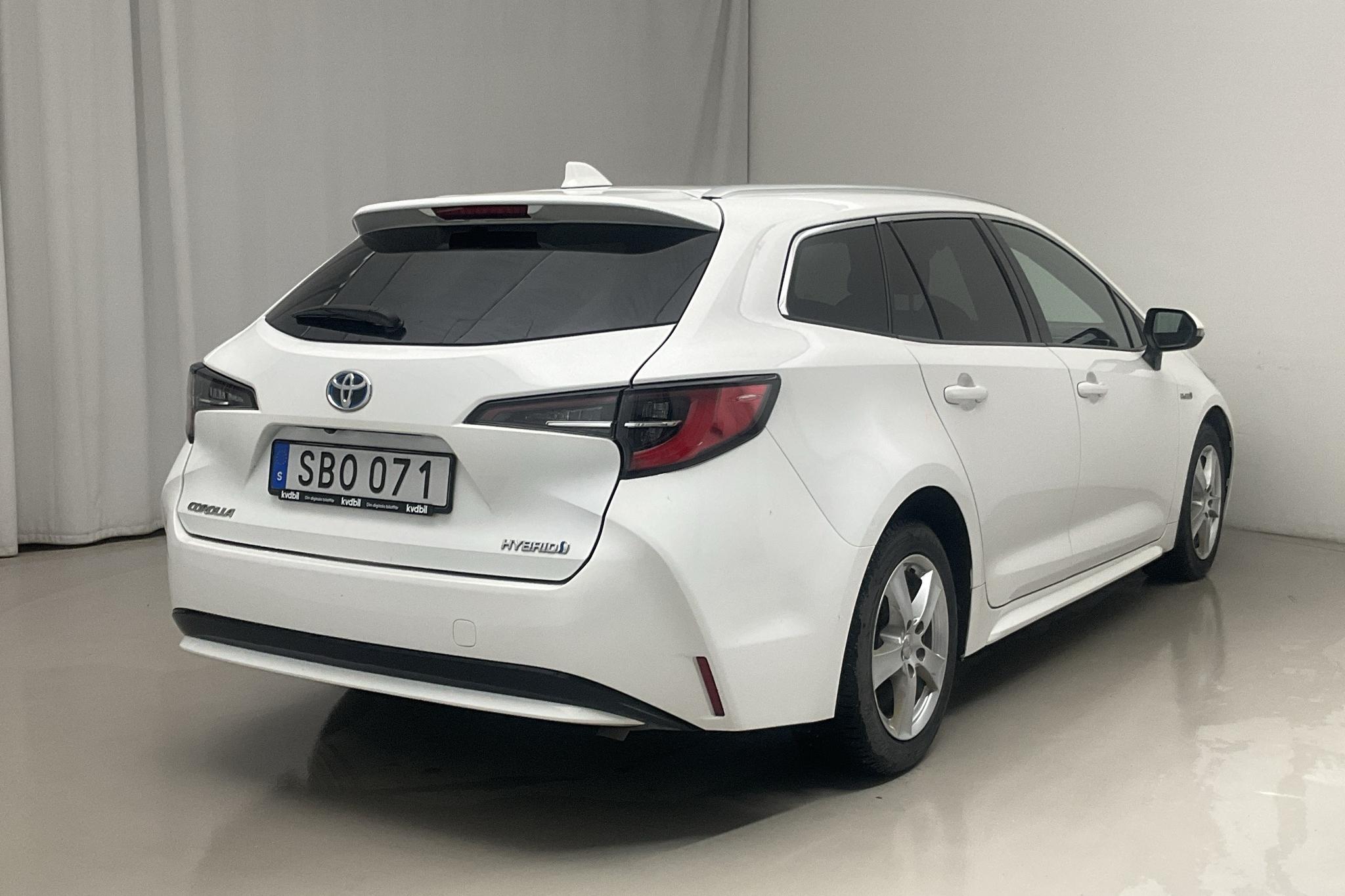 Toyota Corolla 1.8 Hybrid Touring Sports (122hk) - 73 860 km - Automatyczna - biały - 2021