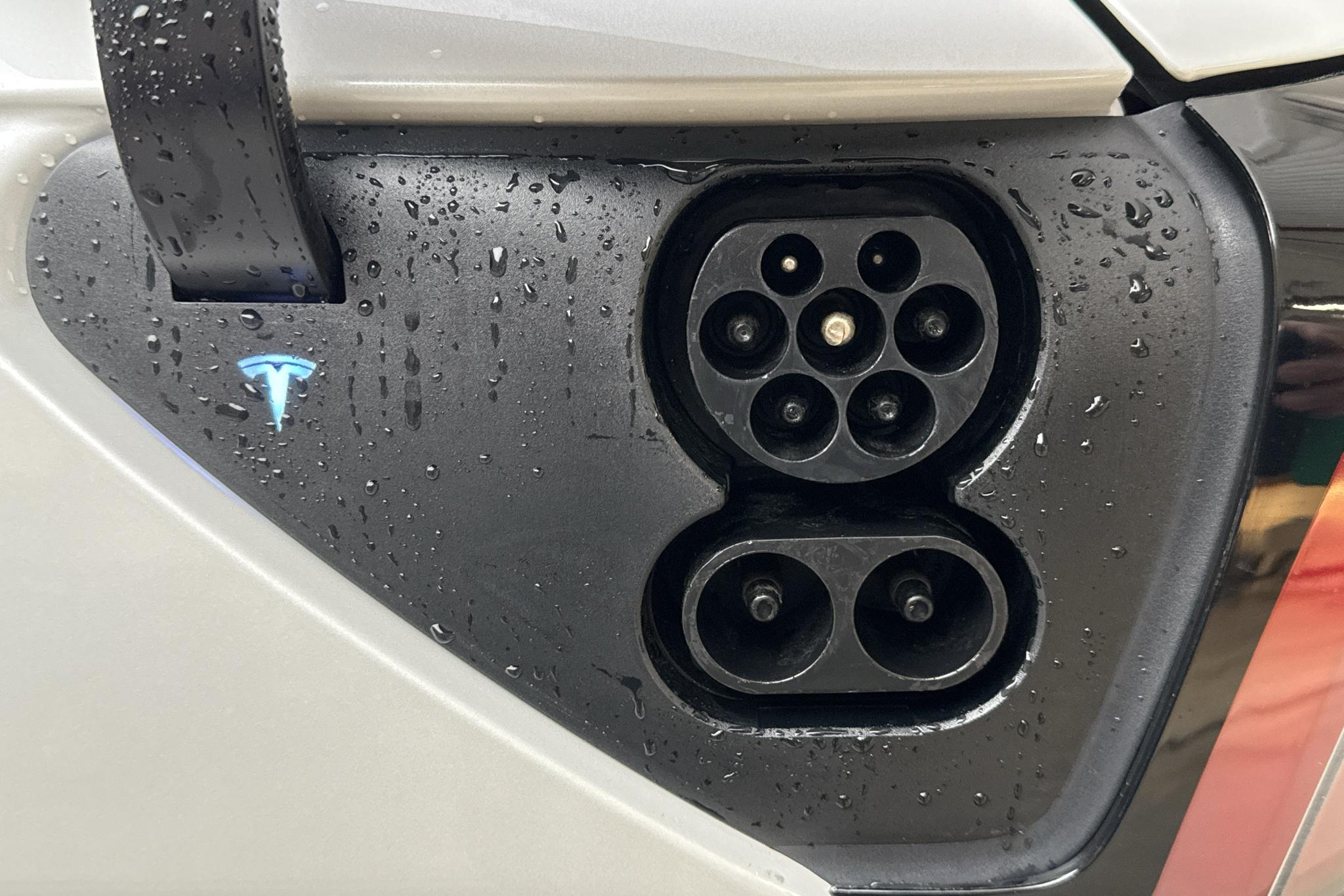 Tesla Model 3 Long Range Dual Motor AWD - 7 147 mil - Automat - vit - 2021