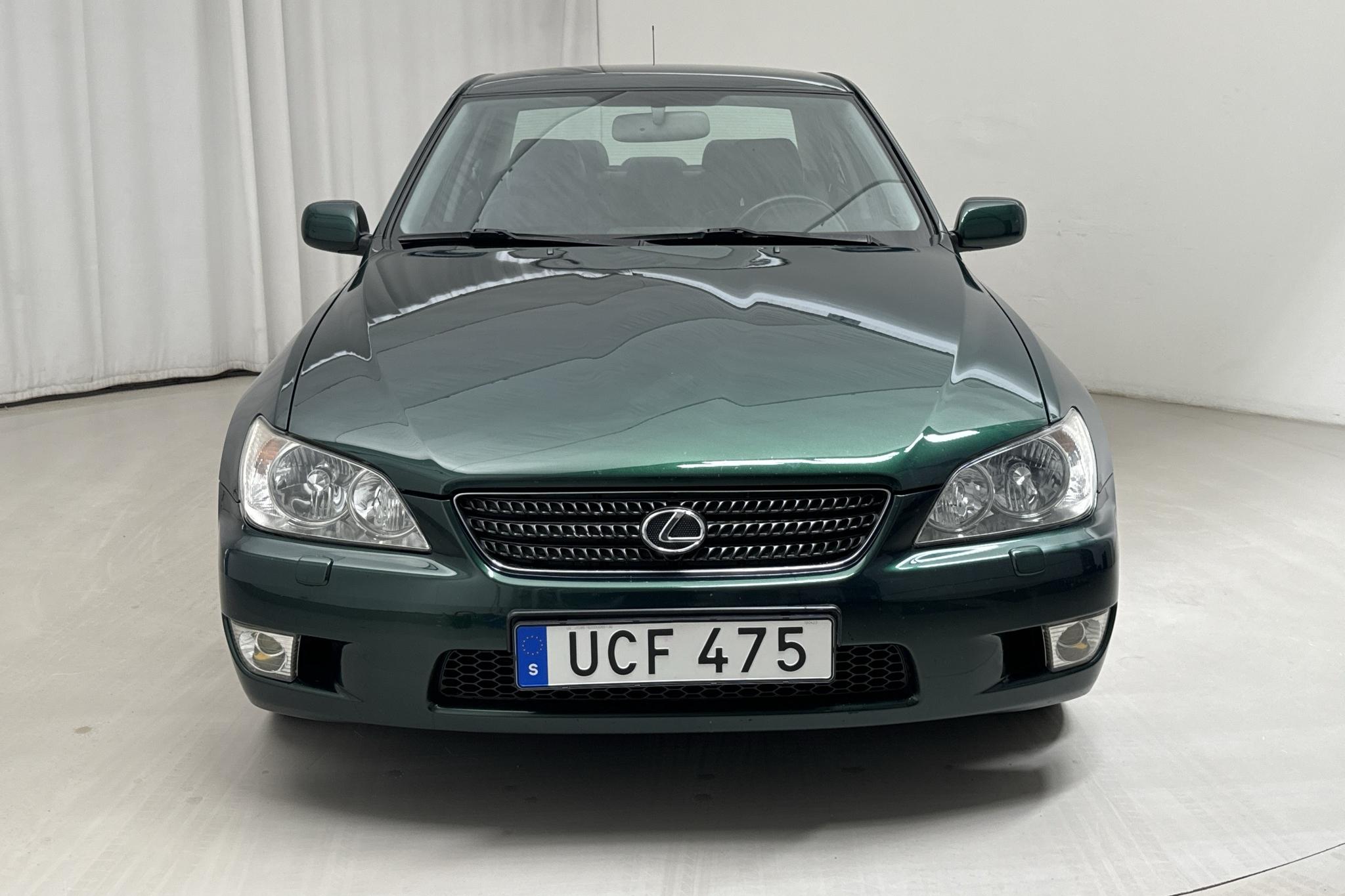 Lexus IS 200 (155hk) - 88 580 km - Manual - green - 2002