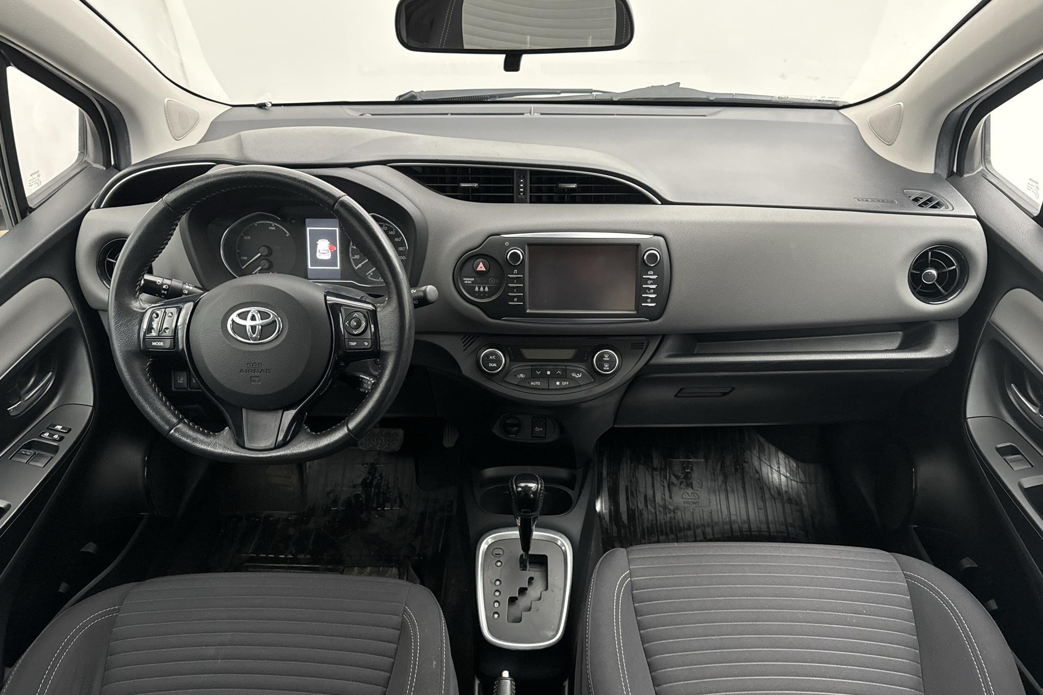 Toyota Yaris 1.5 Hybrid 5dr (101hk) - 95 610 km - Automatyczna - biały - 2017