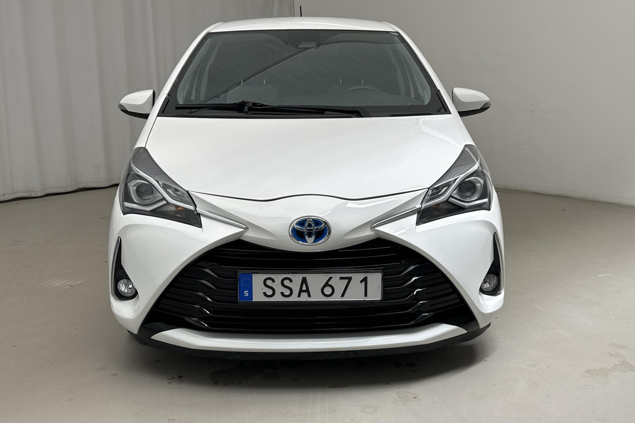 Toyota Yaris 1.5 Hybrid 5dr (101hk) - 95 610 km - Automatyczna - biały - 2017