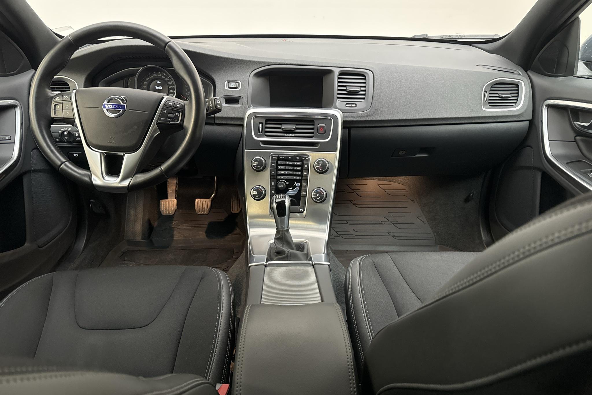Volvo V60 T3 (152hk) - 27 700 km - Manual - Light Blue - 2018