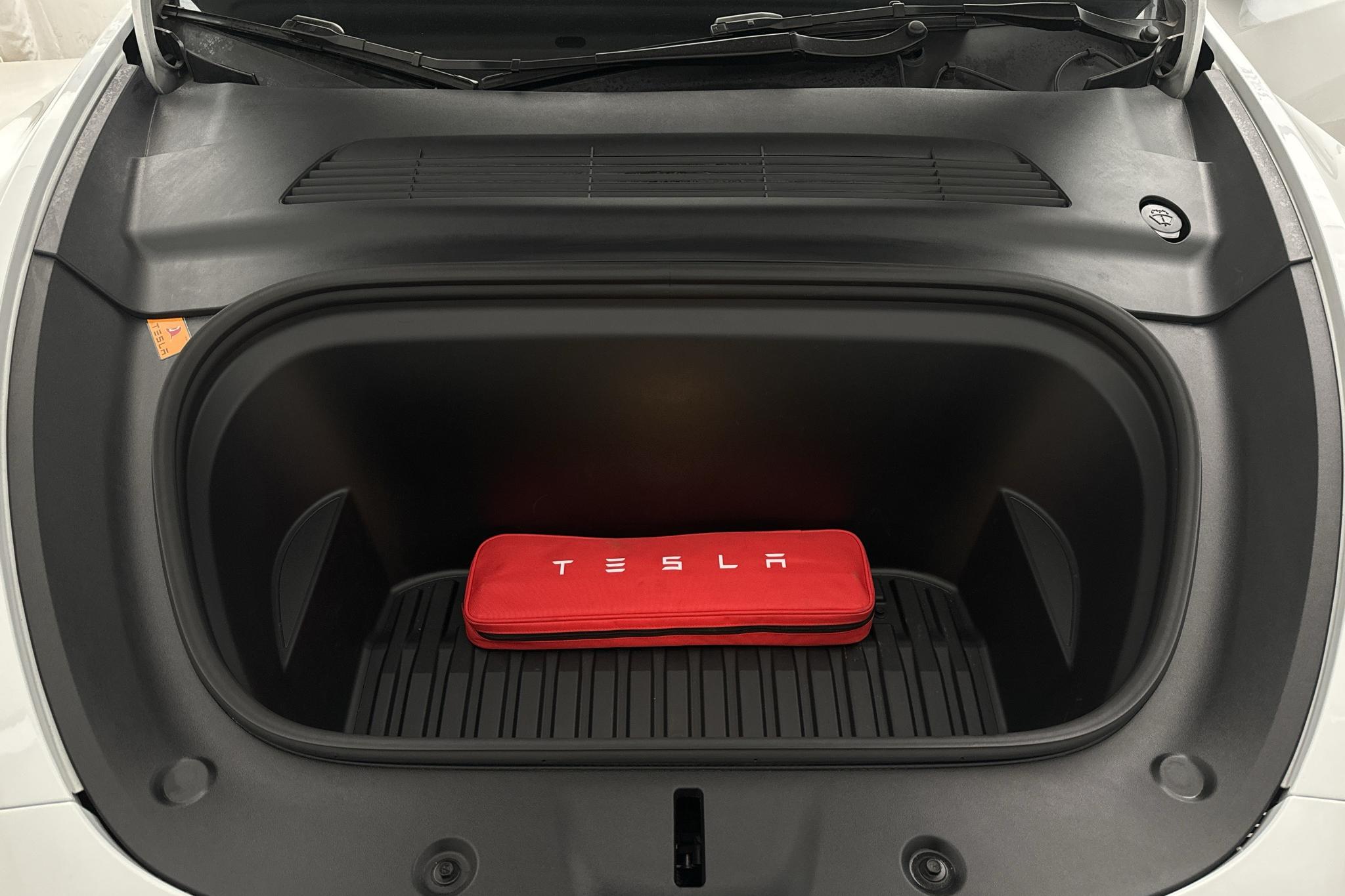 Tesla Model Y Long Range Dual Motor AWD - 3 572 mil - Automat - vit - 2022