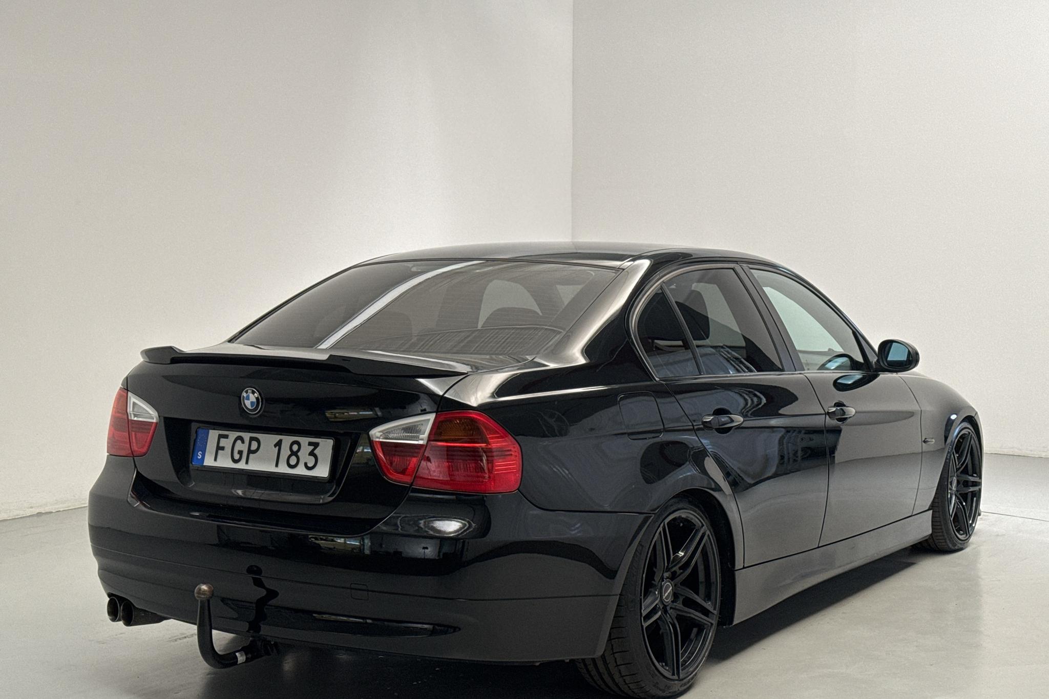 BMW 325i Sedan, E90 (218hk) - 288 040 km - Manualna - czarny - 2008