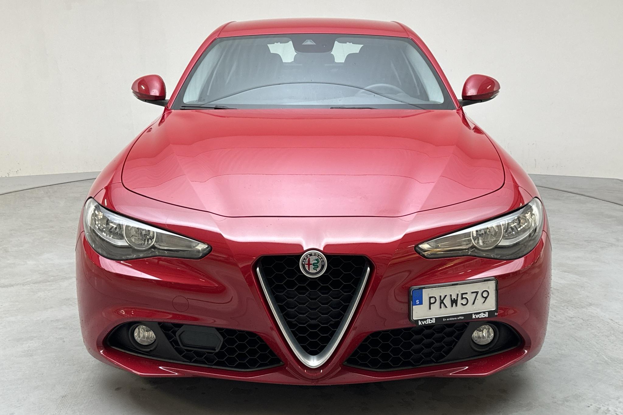 Alfa Romeo Giulia 2.2 JTDM (150hk) - 118 960 km - Manual - red - 2017