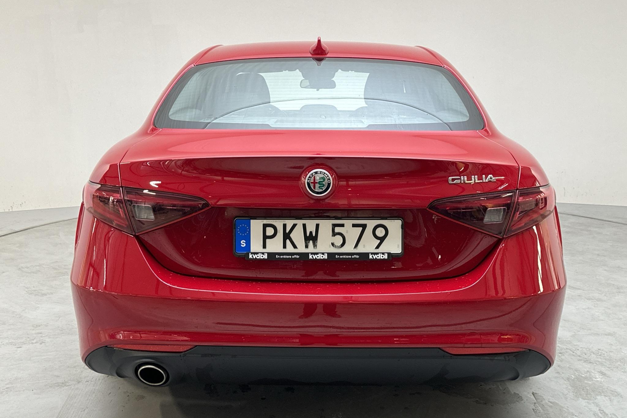 Alfa Romeo Giulia 2.2 JTDM (150hk) - 11 896 mil - Manuell - röd - 2017