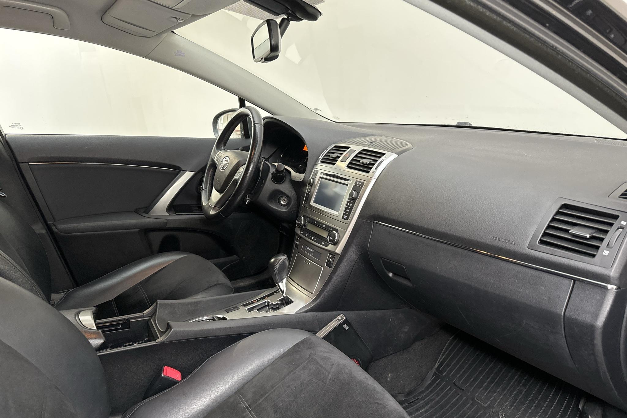 Toyota Avensis 2.0 Kombi (152hk) - 111 560 km - Automatic - black - 2015
