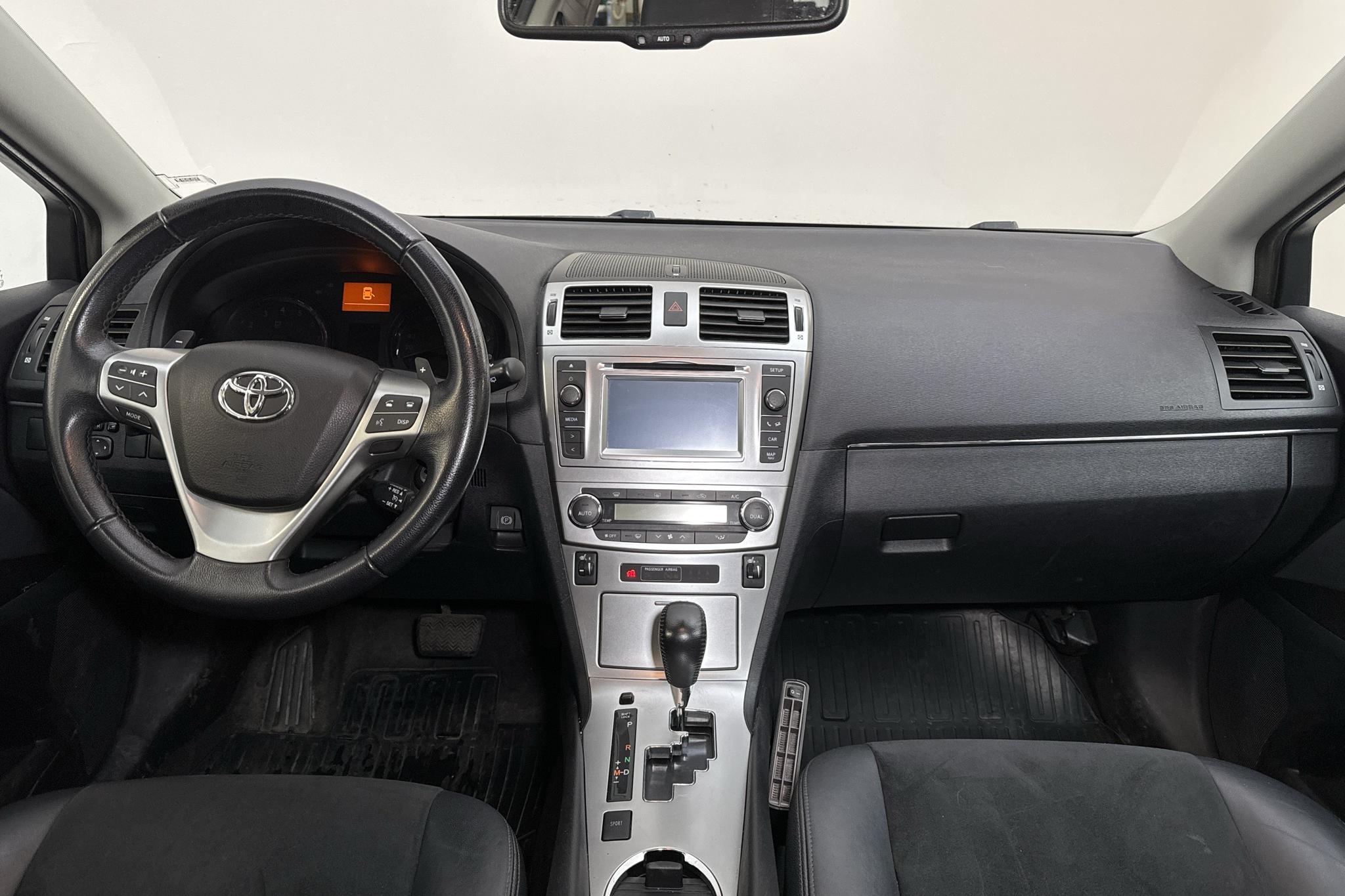 Toyota Avensis 2.0 Kombi (152hk) - 111 560 km - Automatic - black - 2015