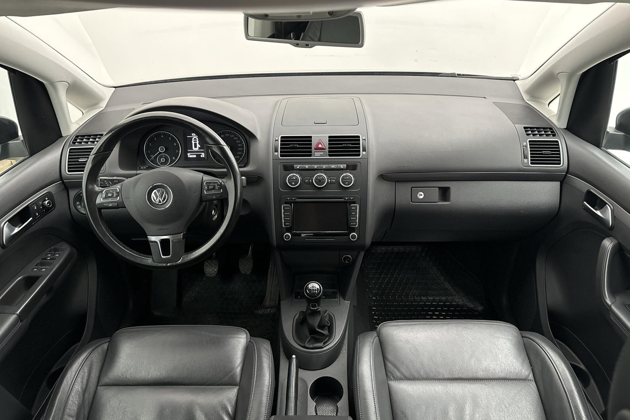 VW Touran 1.4 TGI EcoFuel (150hk) - 149 390 km - Käsitsi - must - 2014
