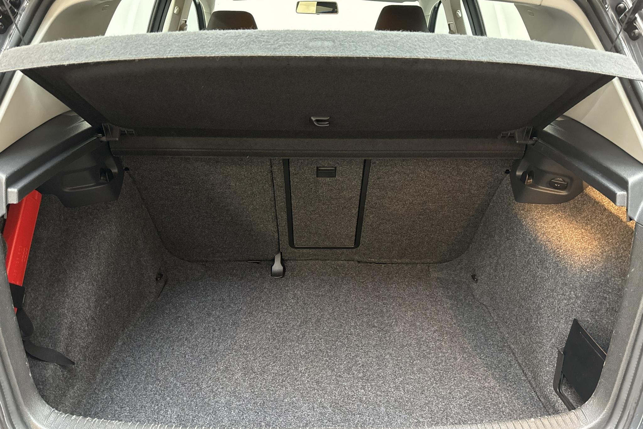 VW Golf VI 1.6 TDI BlueMotion Technology 5dr (105hk) - 157 850 km - Manual - gray - 2012