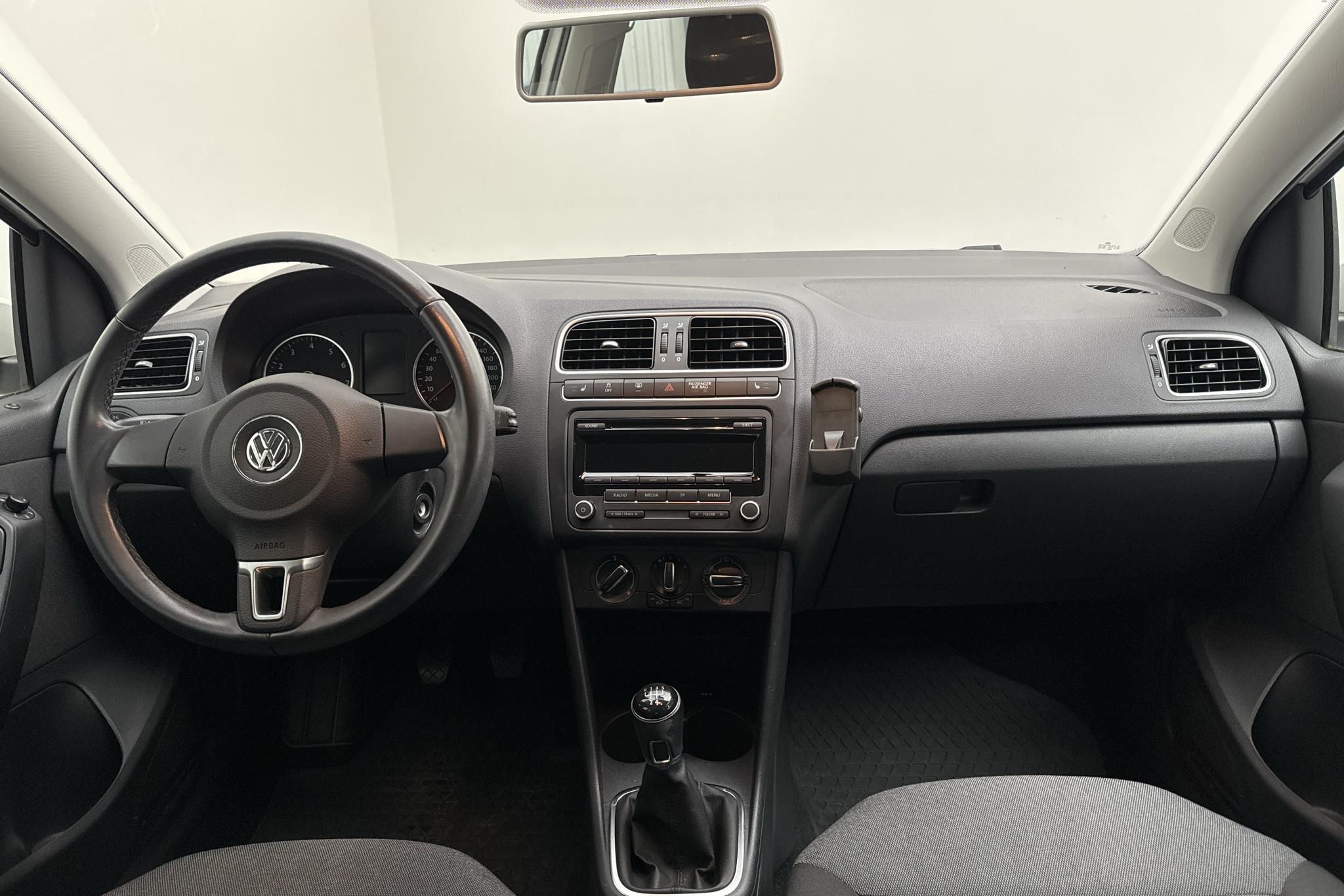 VW Polo 1.4 5dr (85hk) - 5 729 mil - Manuell - vit - 2014
