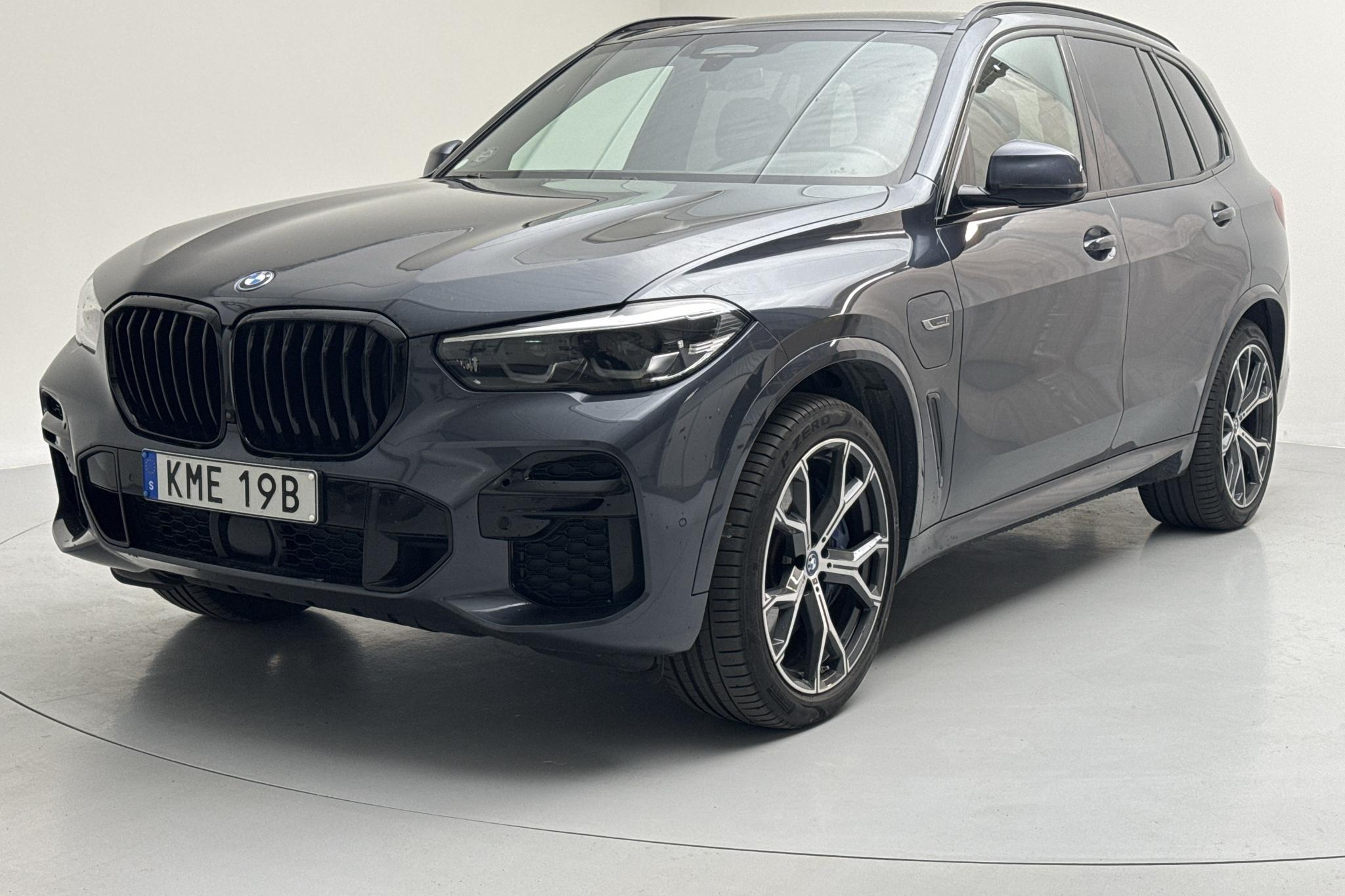 BMW X5 xDrive45e, G05 (394hk) - 89 010 km - Automaatne - hall - 2022