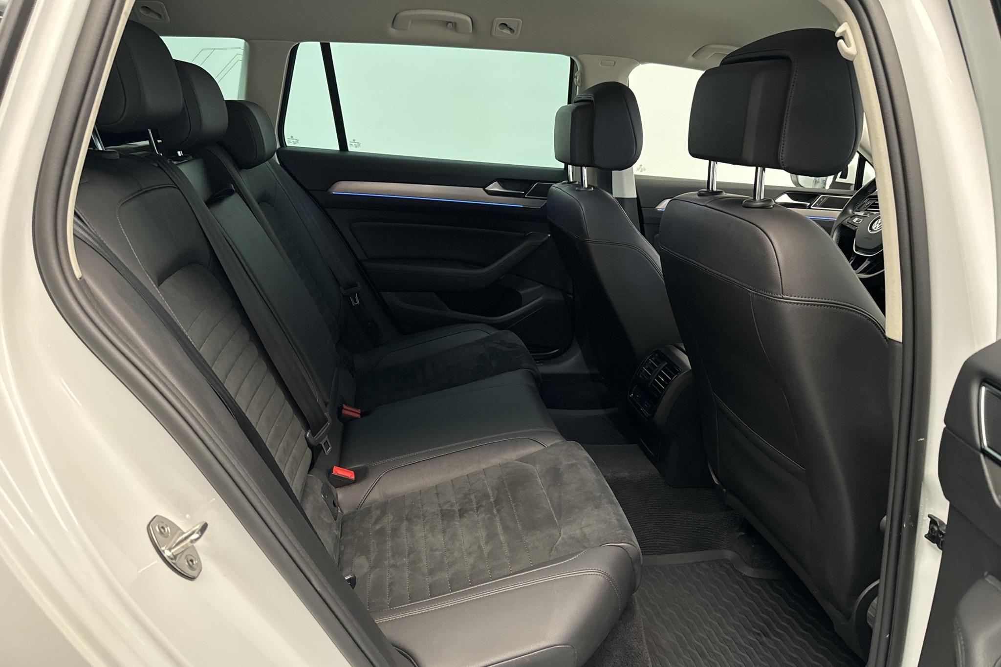 VW Passat 1.4 Plug-in-Hybrid Sportscombi (218hk) - 6 292 mil - Automat - vit - 2019
