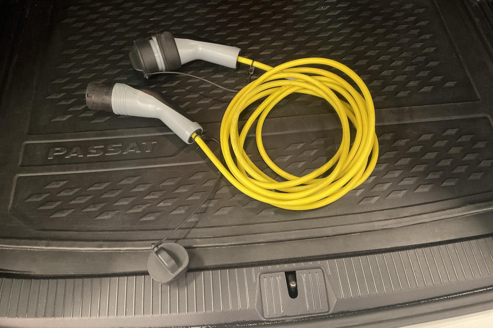 VW Passat 1.4 Plug-in-Hybrid Sportscombi (218hk) - 62 920 km - Automatyczna - biały - 2019