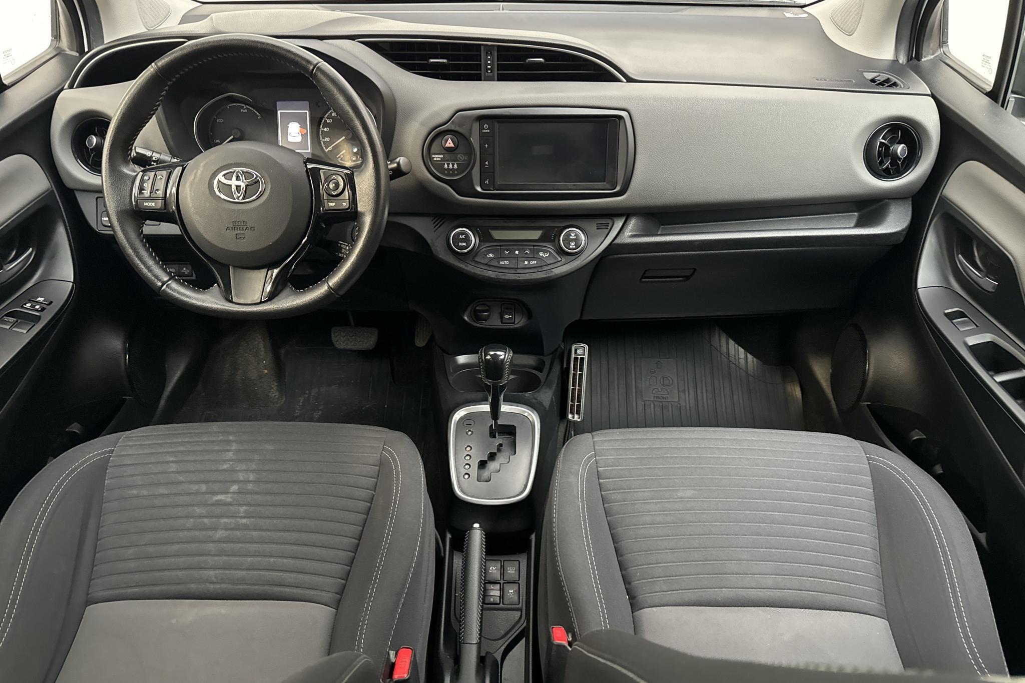 Toyota Yaris 1.5 Hybrid 5dr (101hk) - 6 248 mil - Automat - vit - 2020