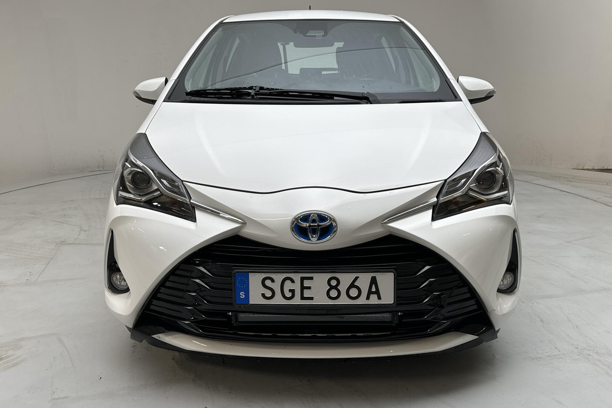 Toyota Yaris 1.5 Hybrid 5dr (101hk) - 62 480 km - Automatyczna - biały - 2020