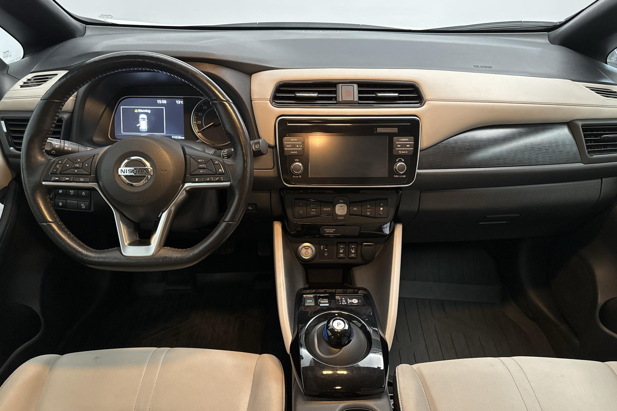 Nissan LEAF 5dr 39 kWh (150hk) - 31 820 km - Automatic - white - 2019