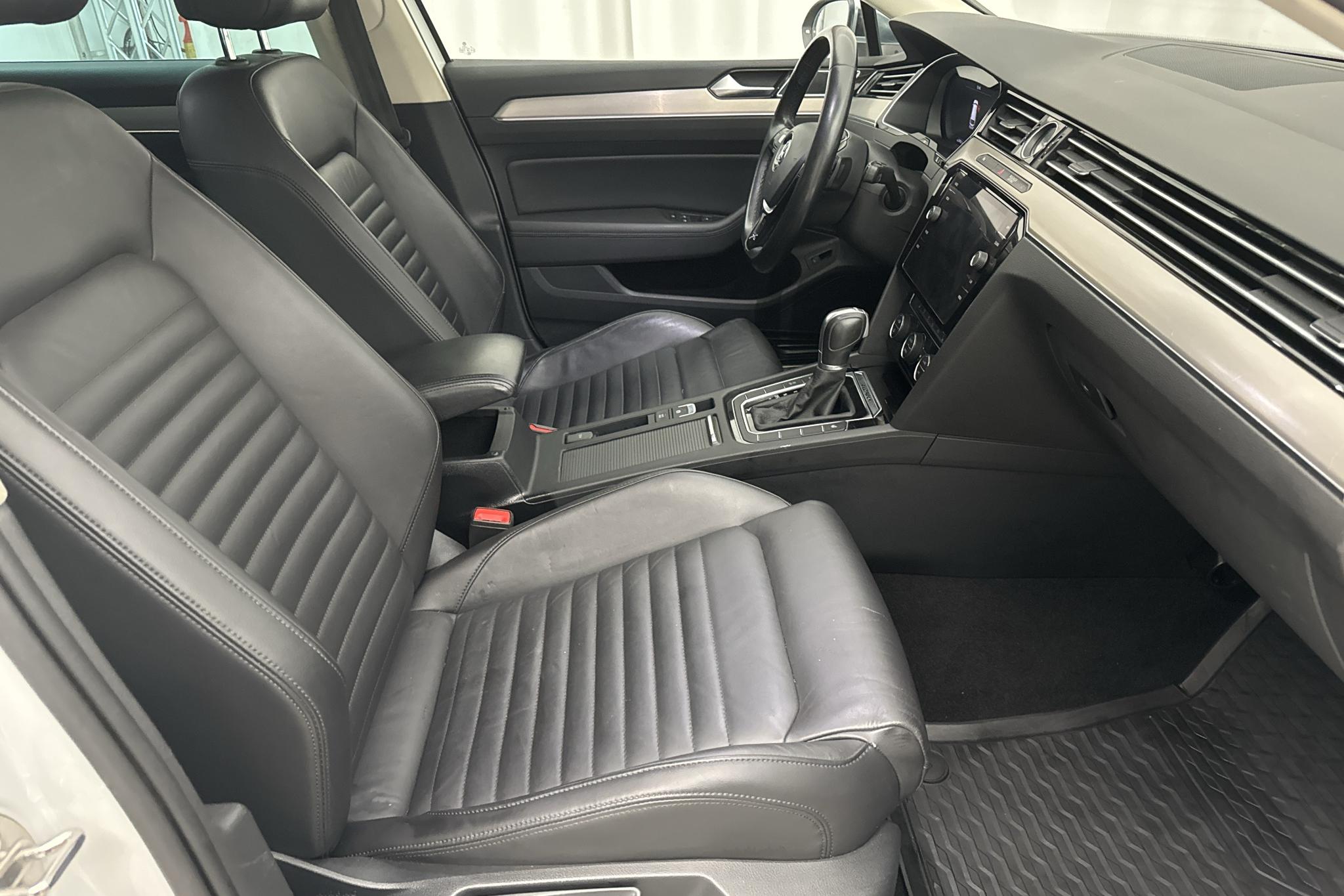VW Passat Alltrack 2.0 TDI 4MOTION (190hk) - 198 760 km - Automatyczna - biały - 2019