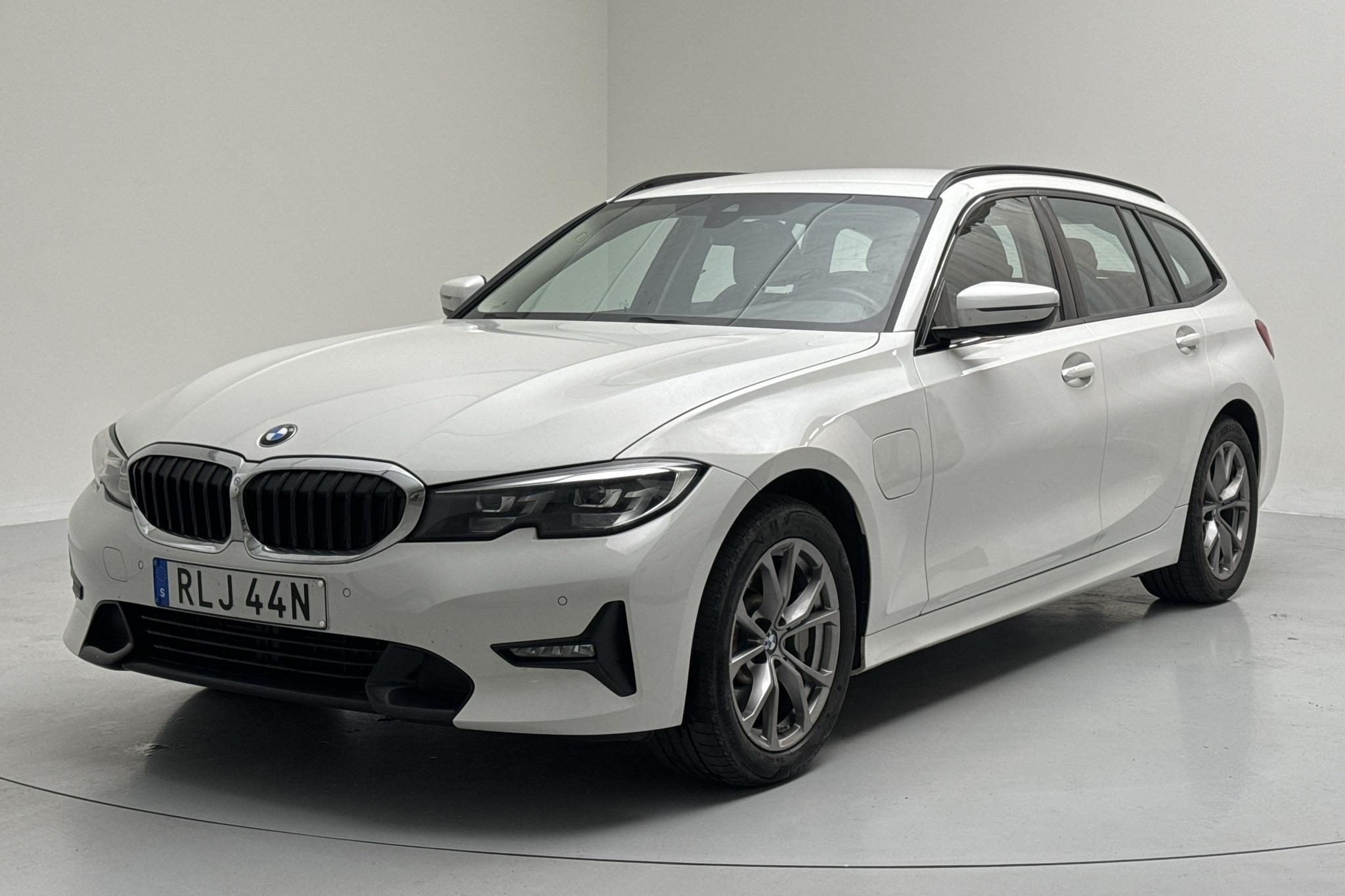 BMW 330e Touring, G21 (292hk) - 56 990 km - Automatyczna - biały - 2021