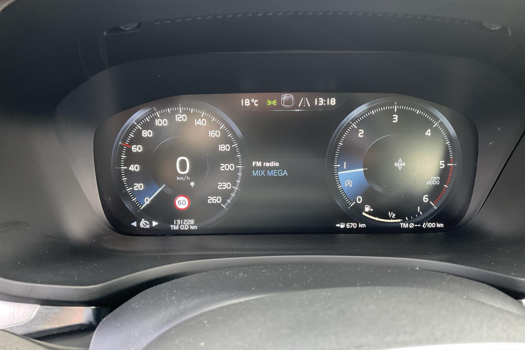Volvo V60 D3 (150hk) - 131 230 km - Manualna - szary - 2019