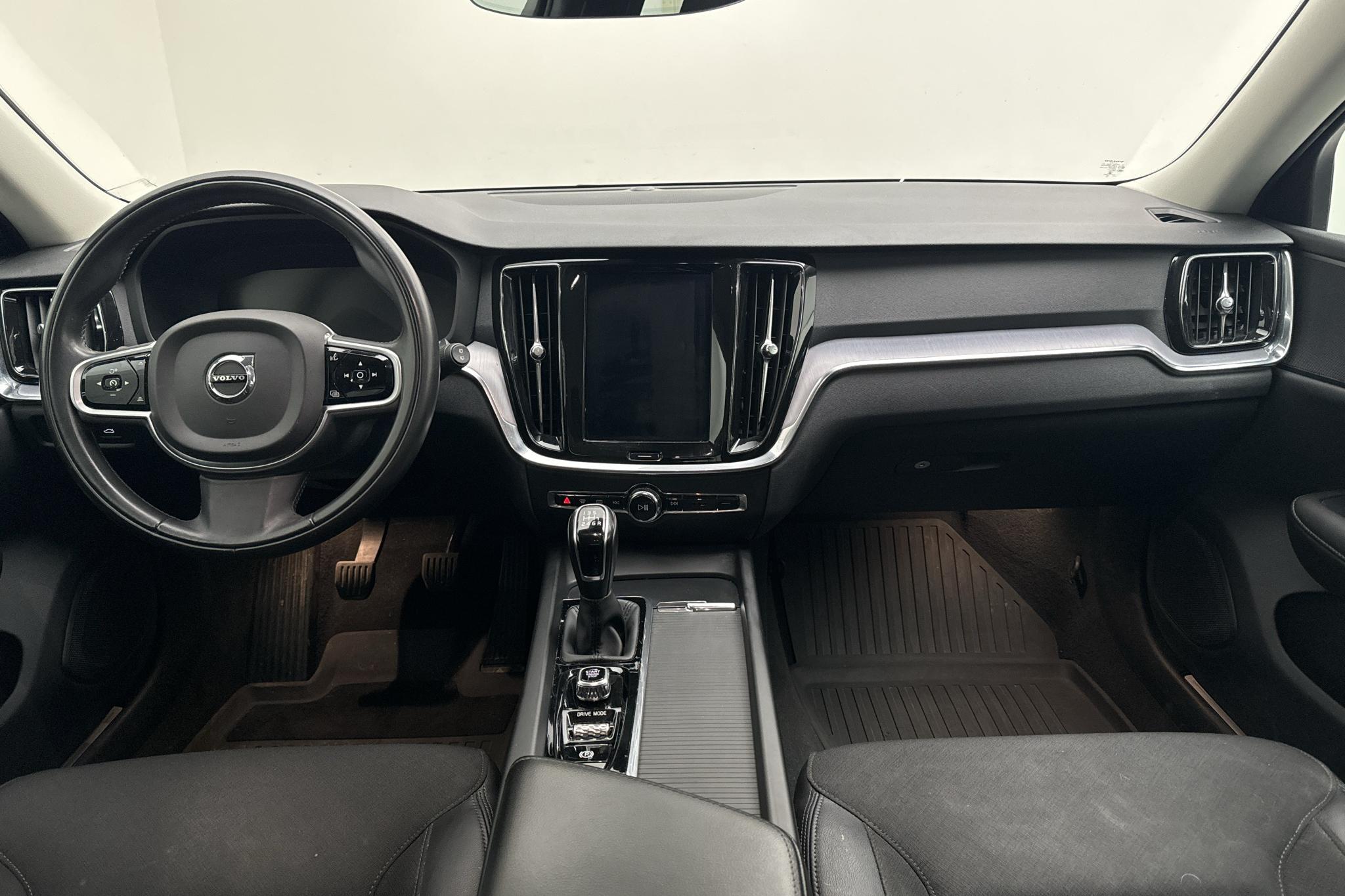 Volvo V60 D3 (150hk) - 131 230 km - Manualna - szary - 2019