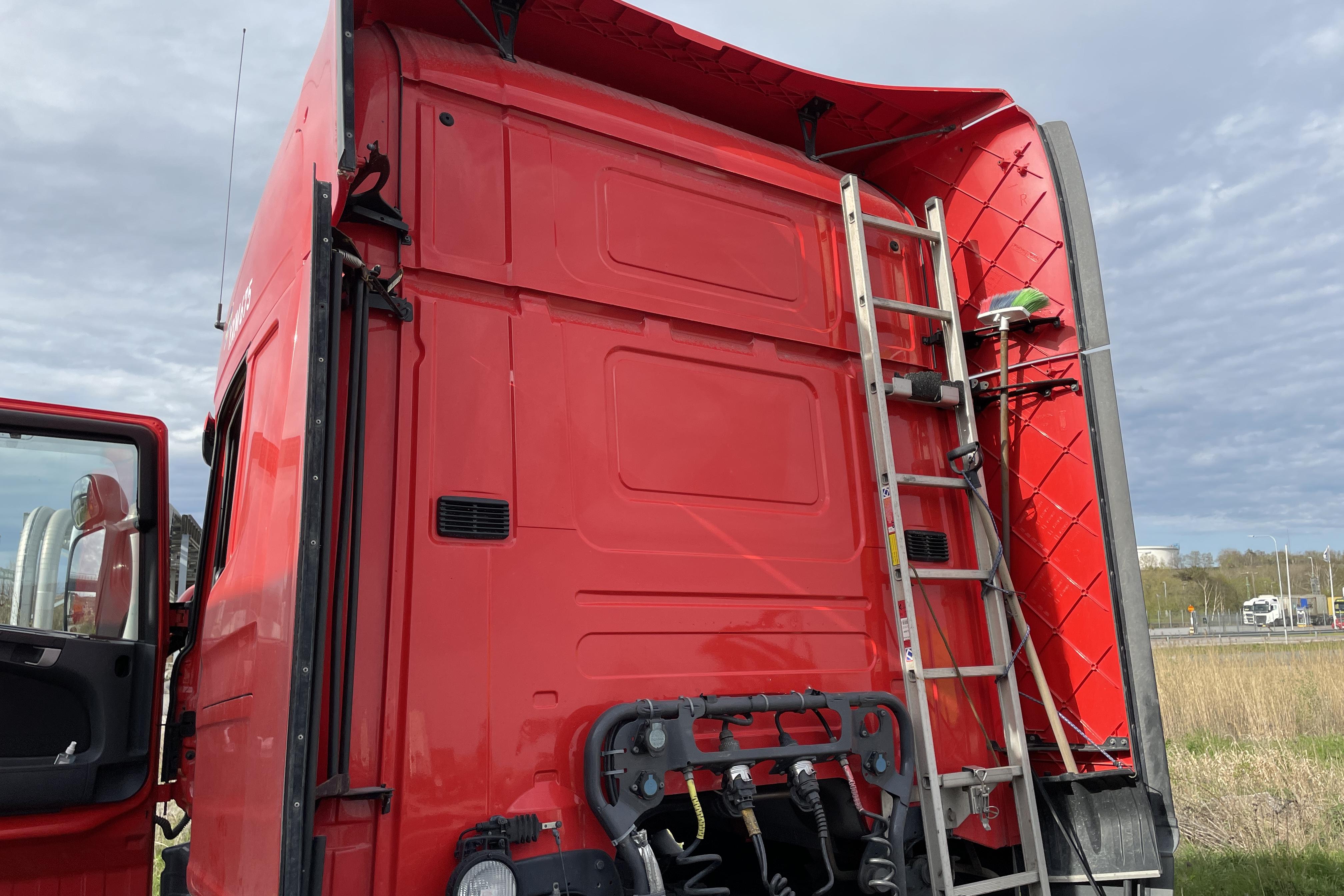 Scania R410 - 564 816 km - Automatyczna - czerwony - 2017