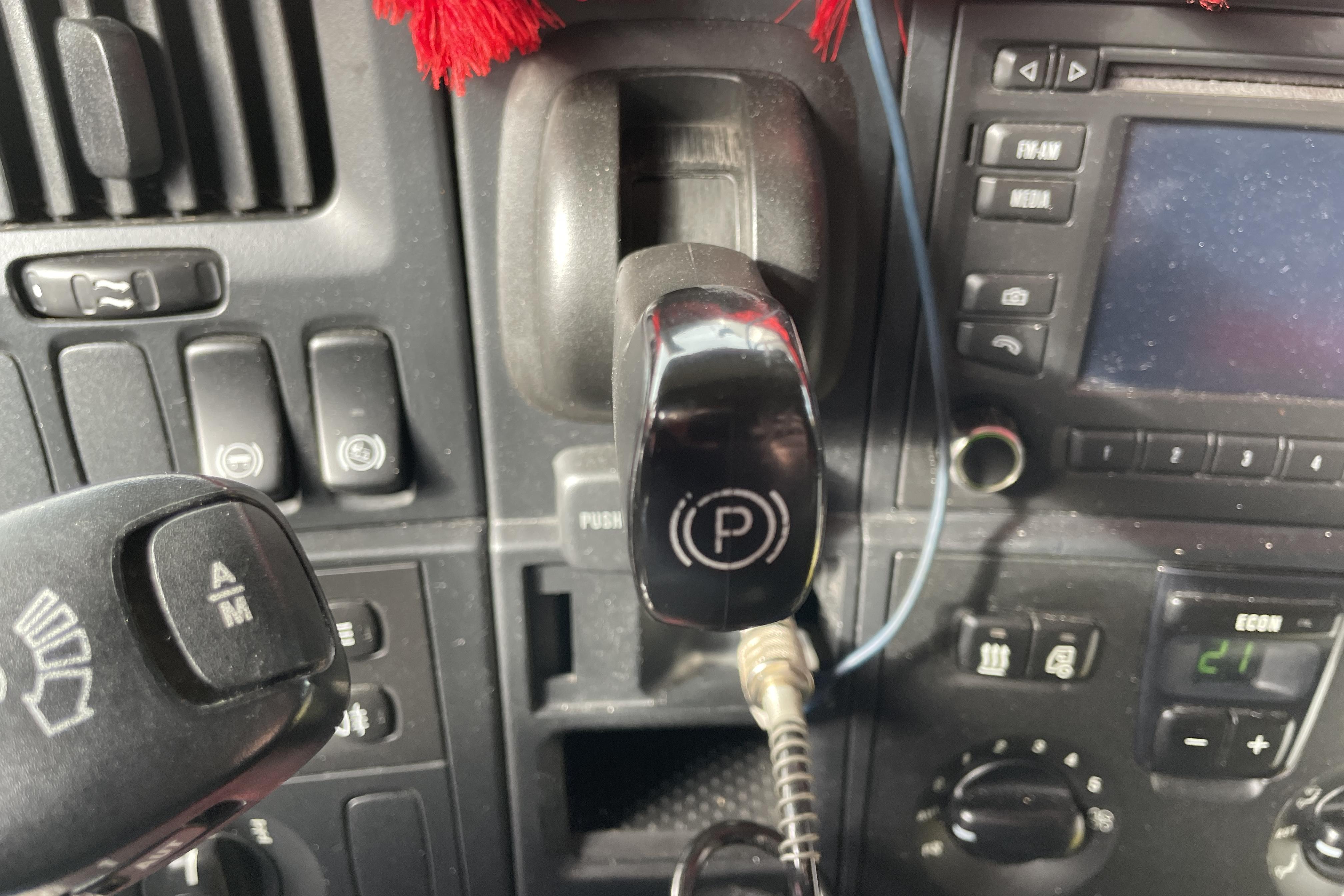 Scania R410 - 564 816 km - Automat - röd - 2017