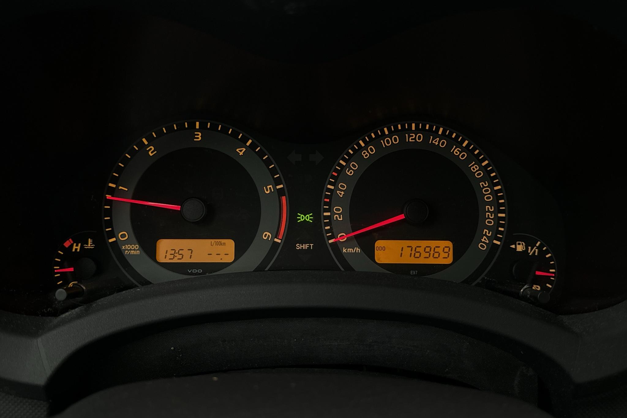 Toyota Auris 1.4 D-4D 5dr (90hk) - 176 970 km - Käsitsi - Dark Red - 2012