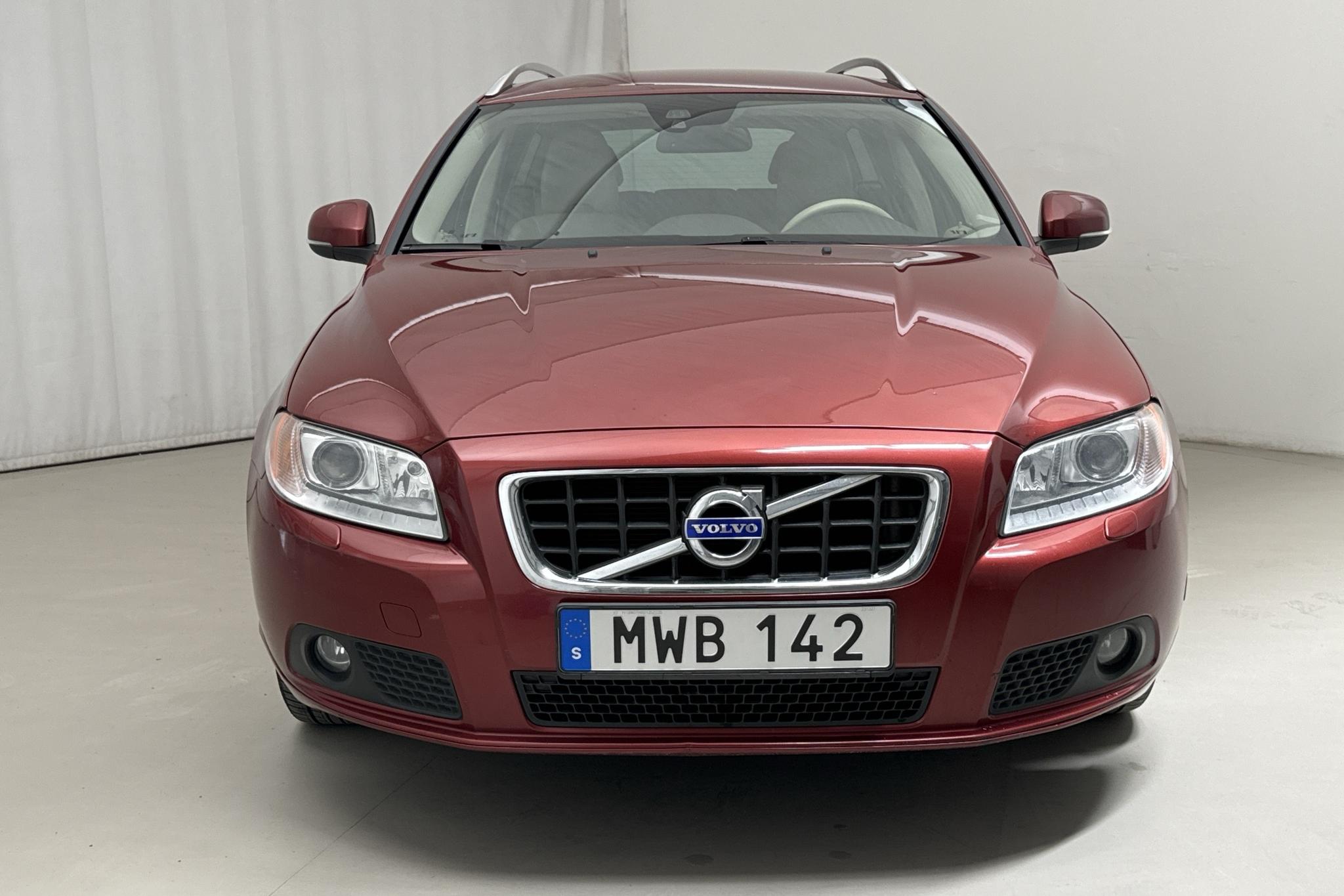 Volvo V70 II T4F (180hk) - 174 570 km - Automatic - red - 2013