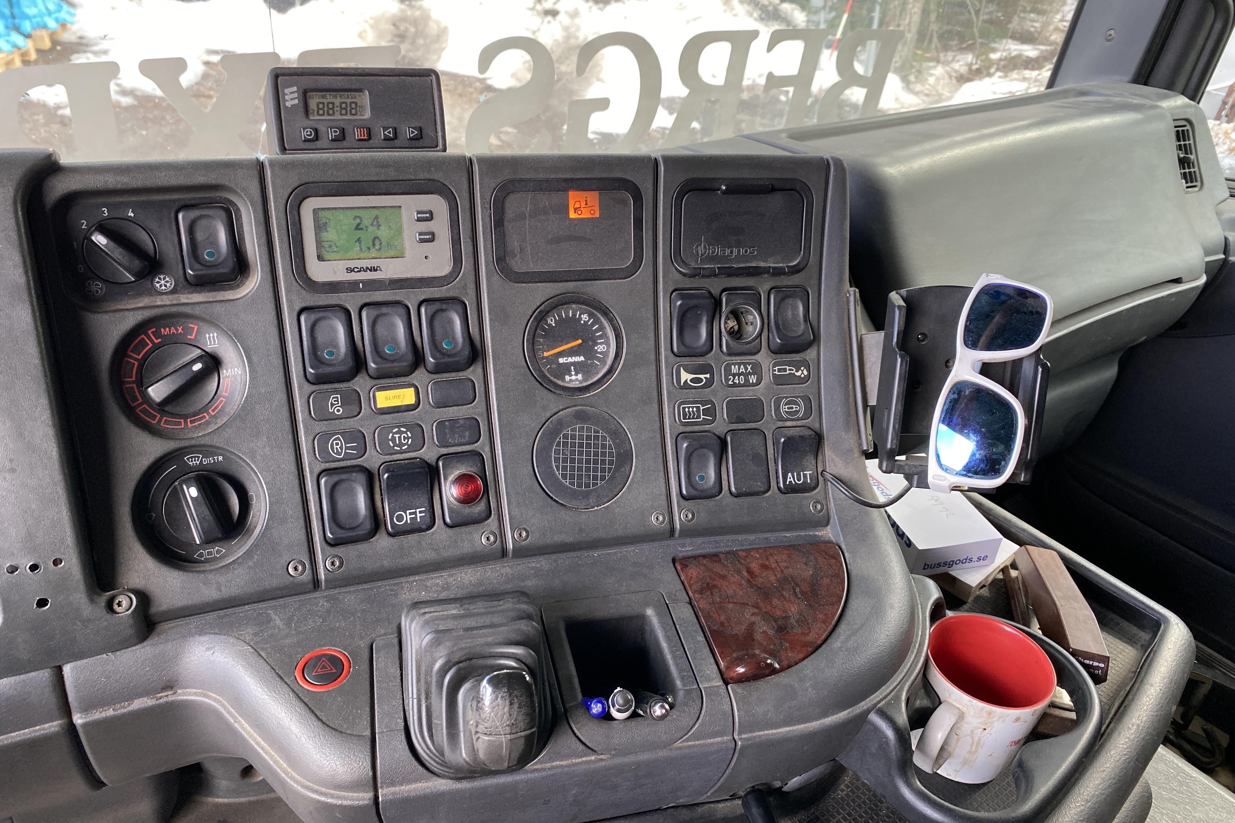 Scania R124 - 521 919 km - Manuell - vit - 2002