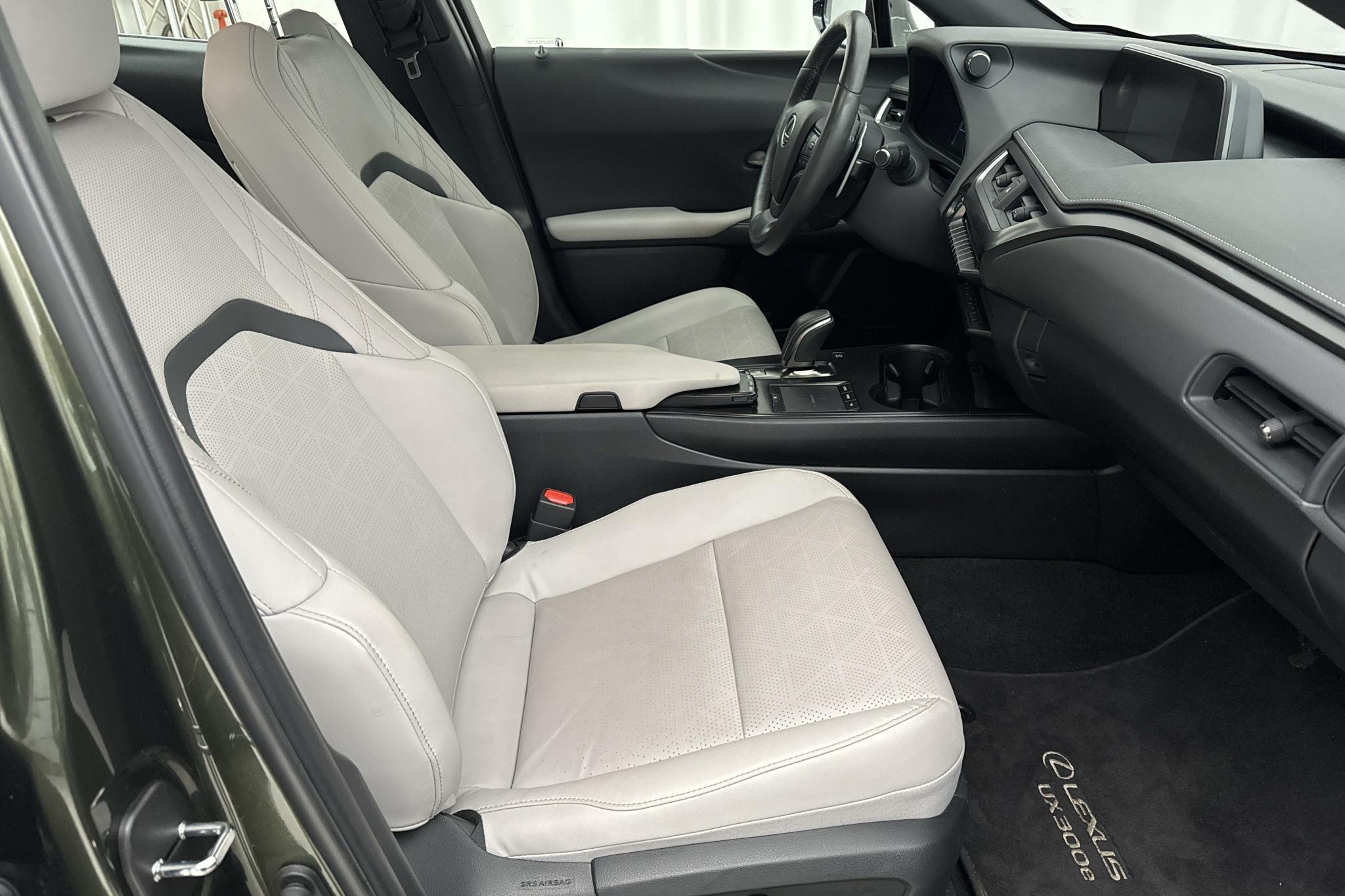 Lexus UX 300e (204hk) - 3 839 mil - Automat - grön - 2021