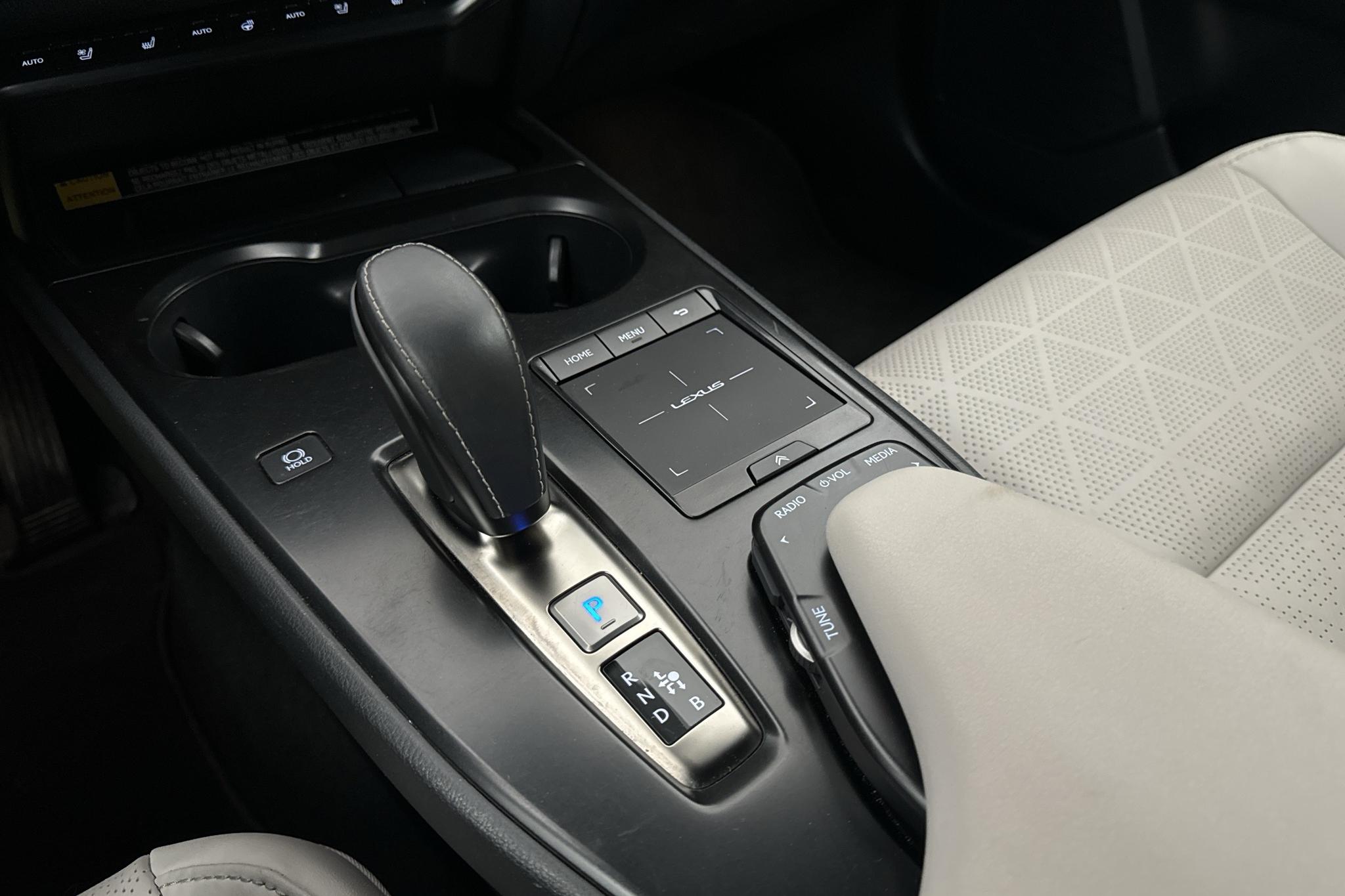 Lexus UX 300e (204hk) - 38 390 km - Automatic - green - 2021