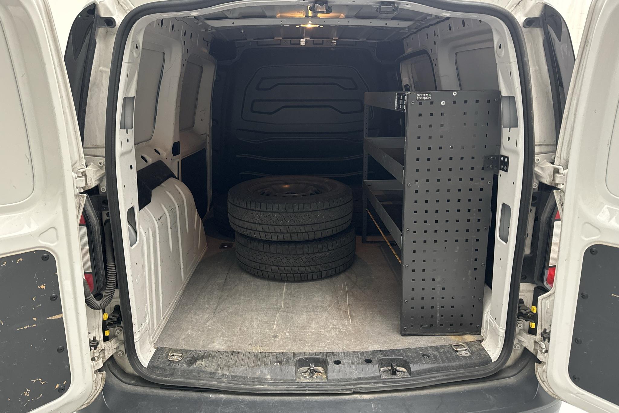VW Caddy Cargo Maxi 2.0 TDI Skåp (102hk) - 5 773 mil - Manuell - vit - 2021