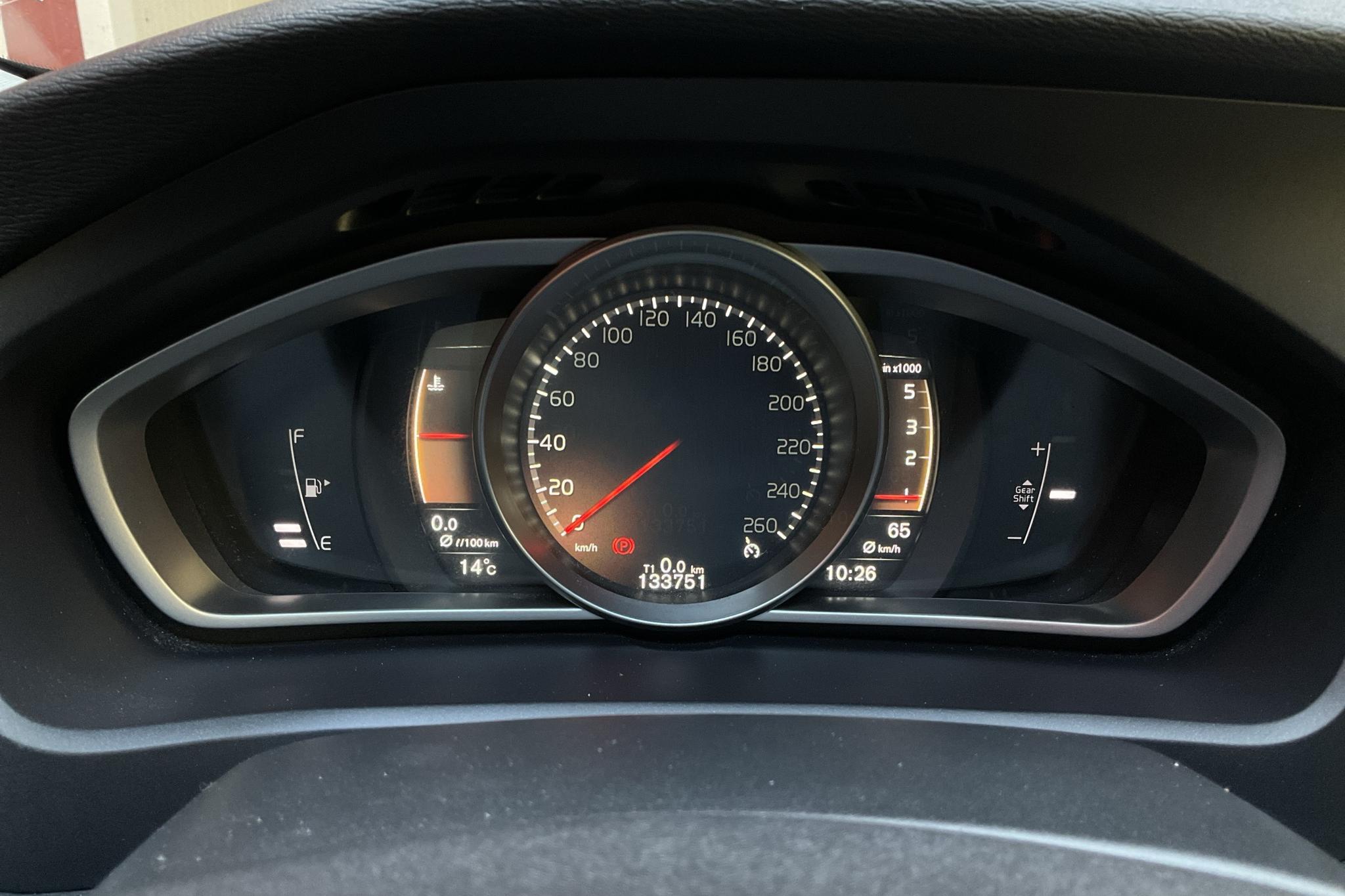 Volvo V40 Cross Country D2 (120hk) - 133 750 km - Manualna - srebro - 2018