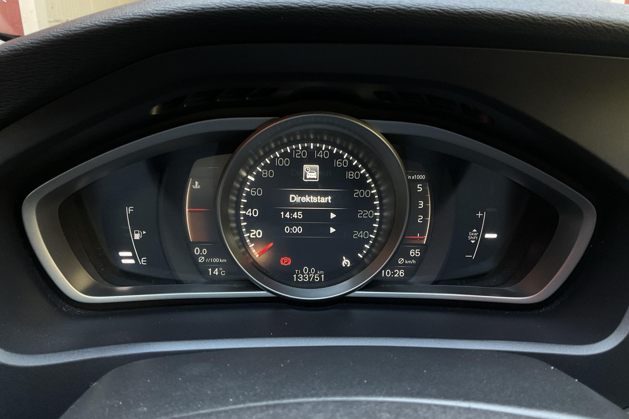 Volvo V40 Cross Country D2 (120hk) - 133 750 km - Manual - silver - 2018