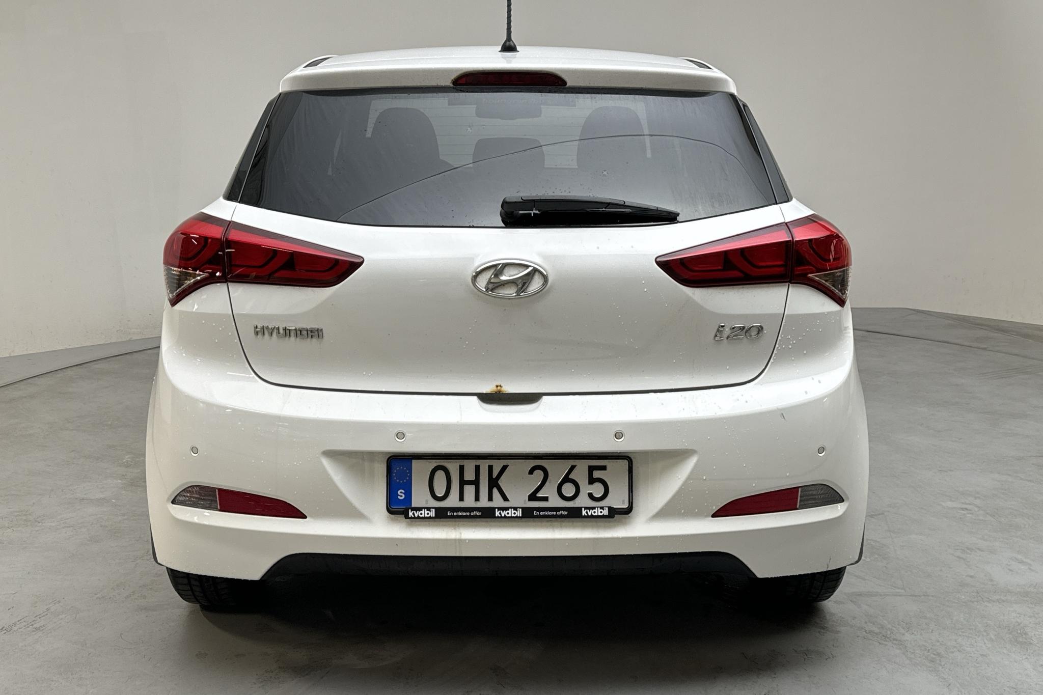 Hyundai i20 1.2 (84hk) - 7 439 mil - Manuell - vit - 2017